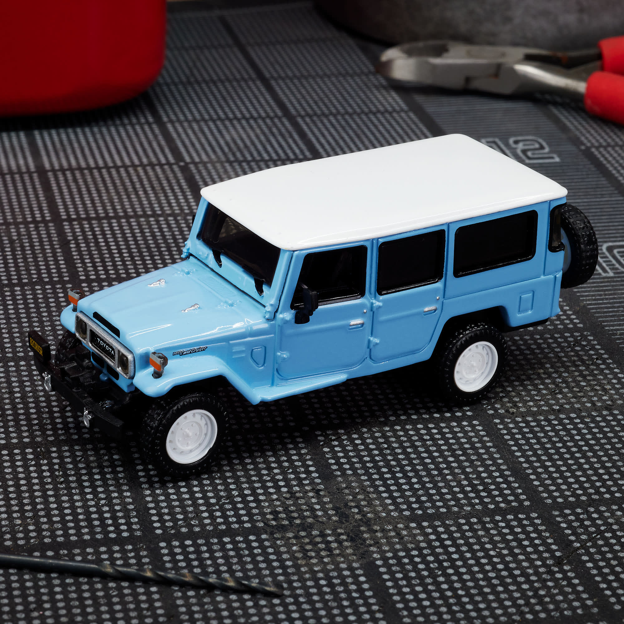 Hot Wheels Elite 64 Mod Shop 1982 Custom Toyota Land Cruiser FJ45 Troopy - Image 13