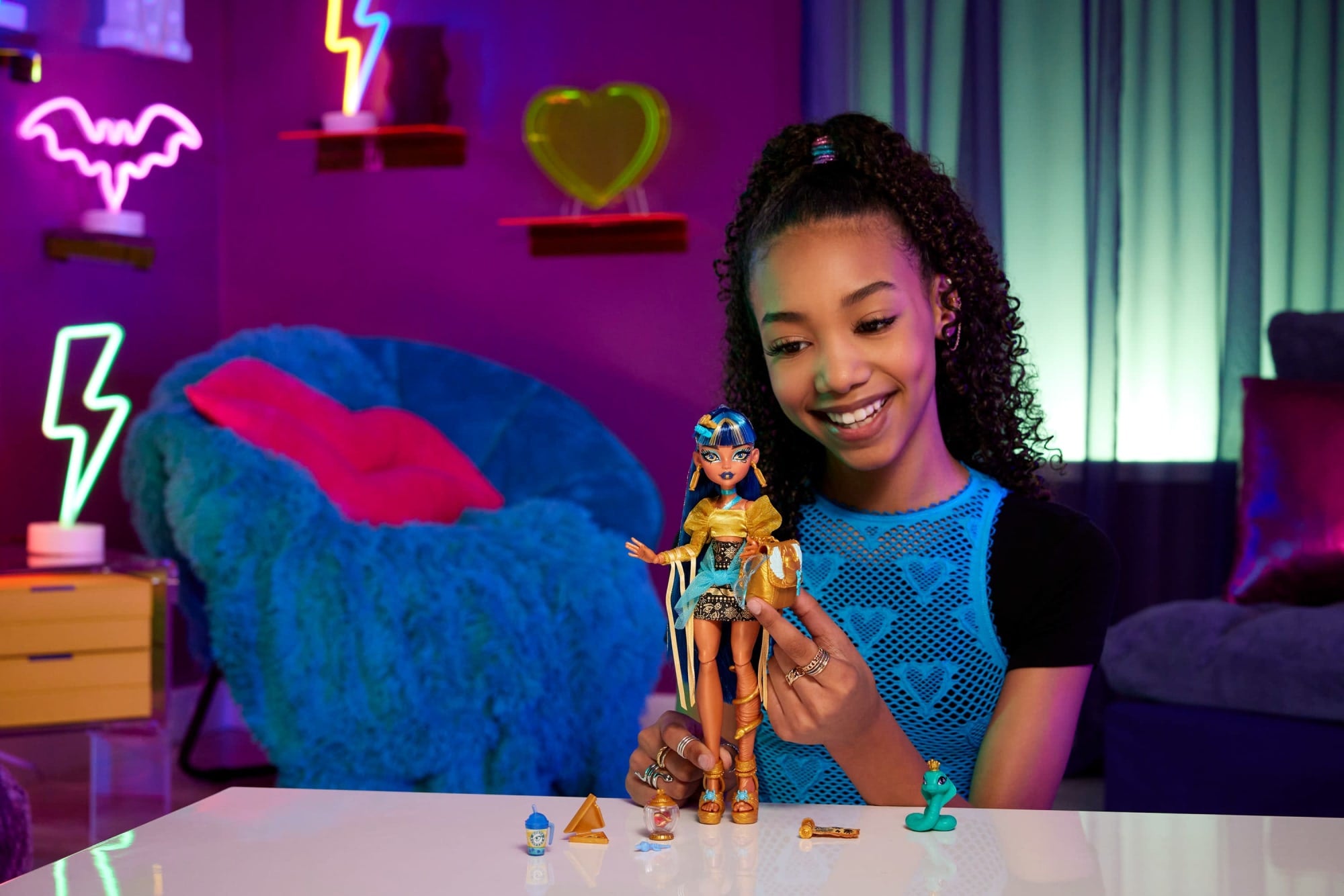 Monster High Cleo De Nile Fashion Doll With Pet Hissette And Accessories - Image 2