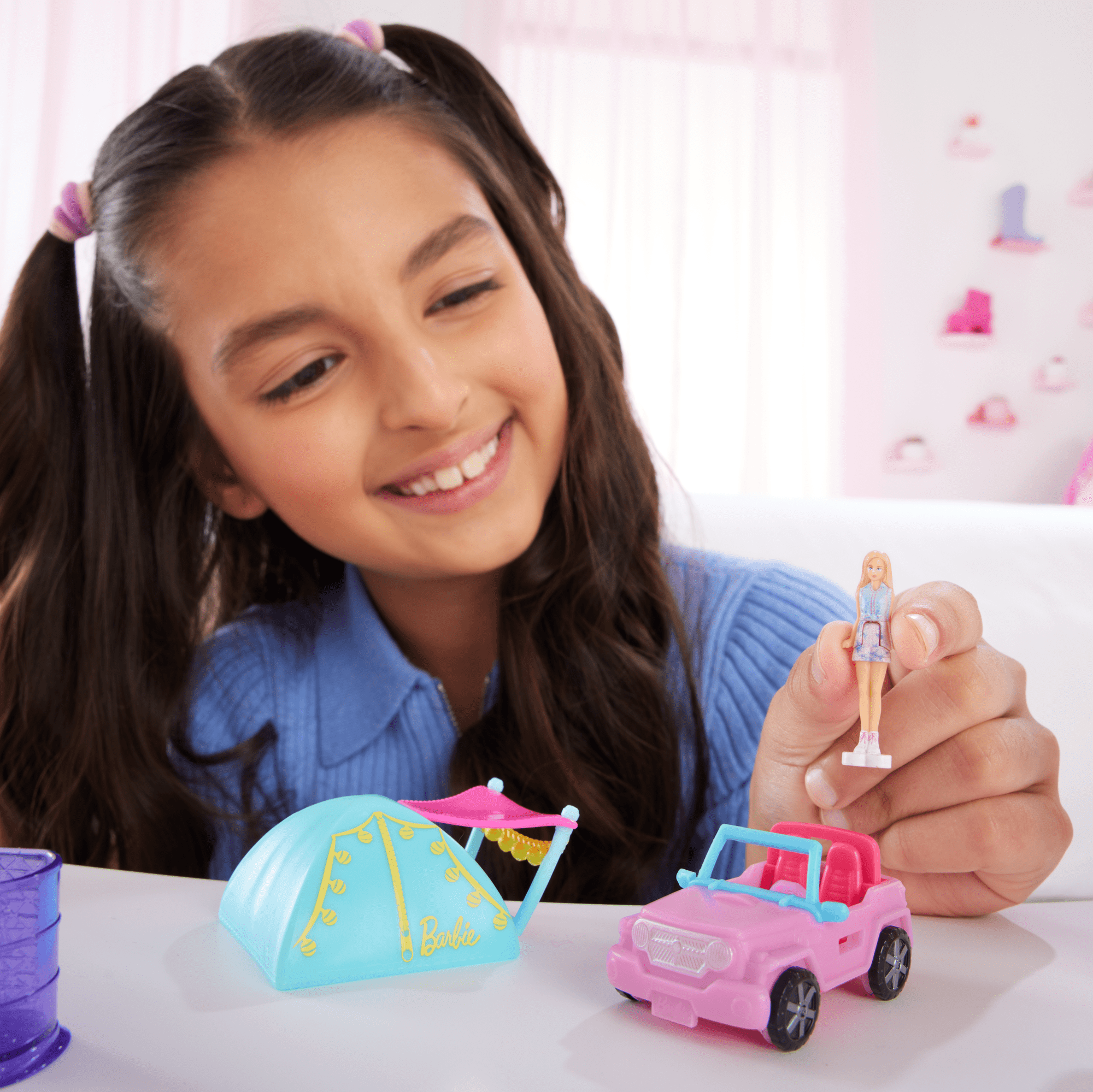 Barbie Mini Barbieland Doll & Vehicle Set With 1.5-inch Doll. Color-Change Suv & Tent Accessory - Image 2