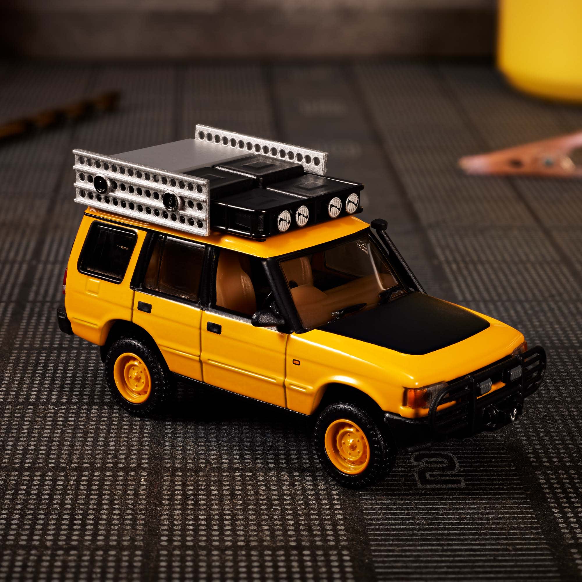 Hot Wheels Elite 64 Mod Shop '94 Land Rover Discovery - Image 2