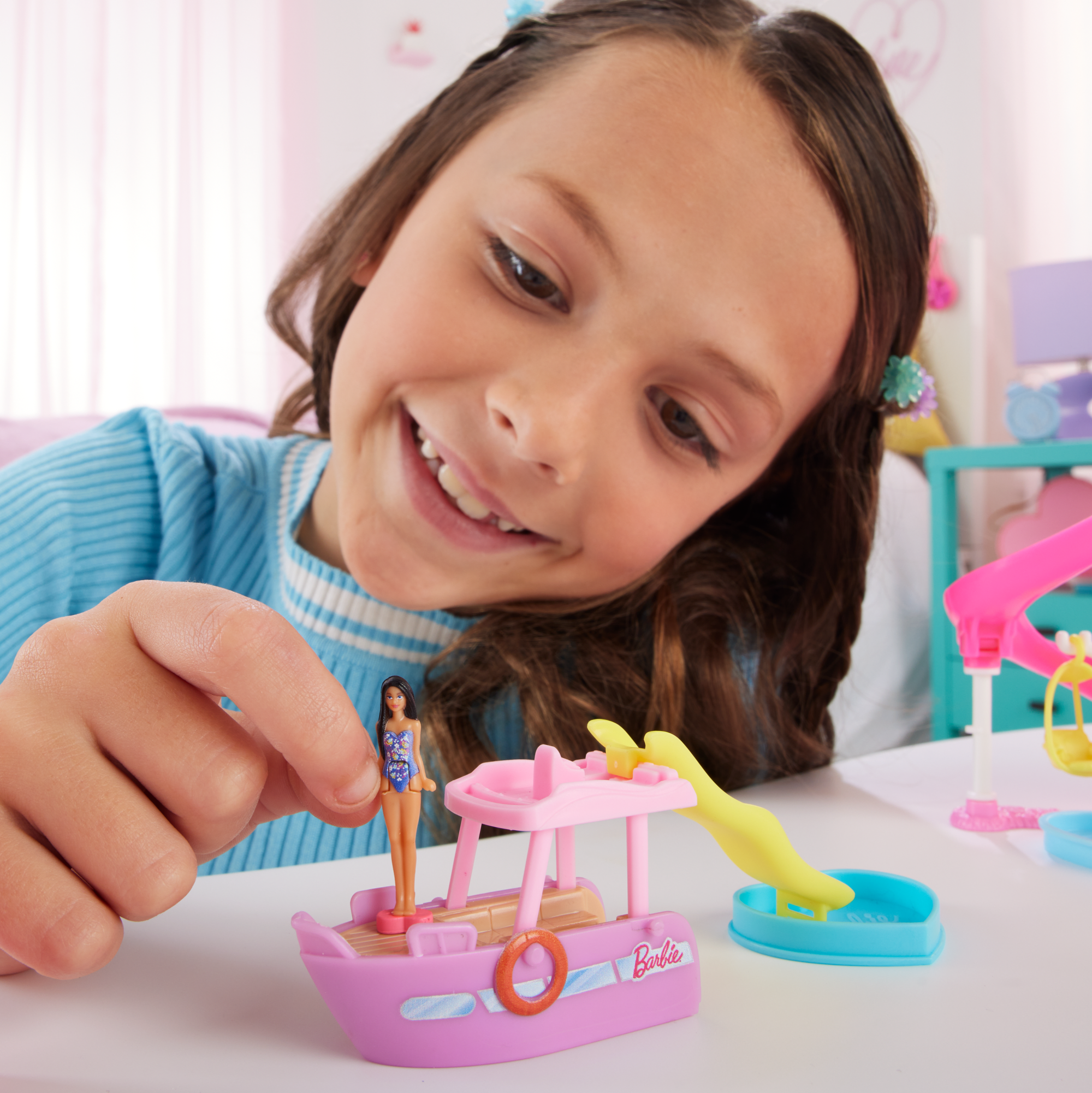 Barbie Mini BarbieLand Vehículo para Muñecas Yate de los Sueños - Image 2