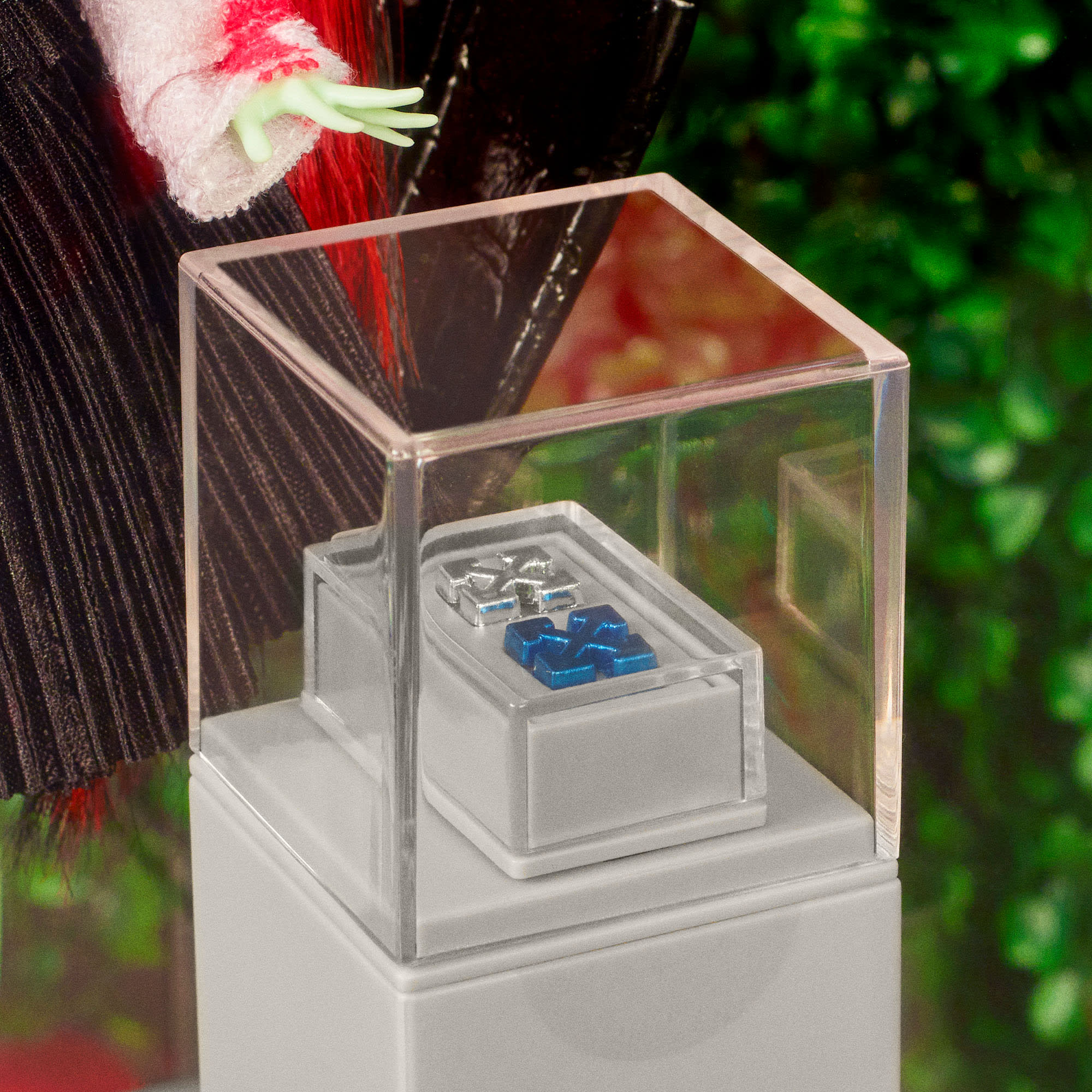 Off-White™ c/o Monster High Raven Rhapsody Doll - Image 9