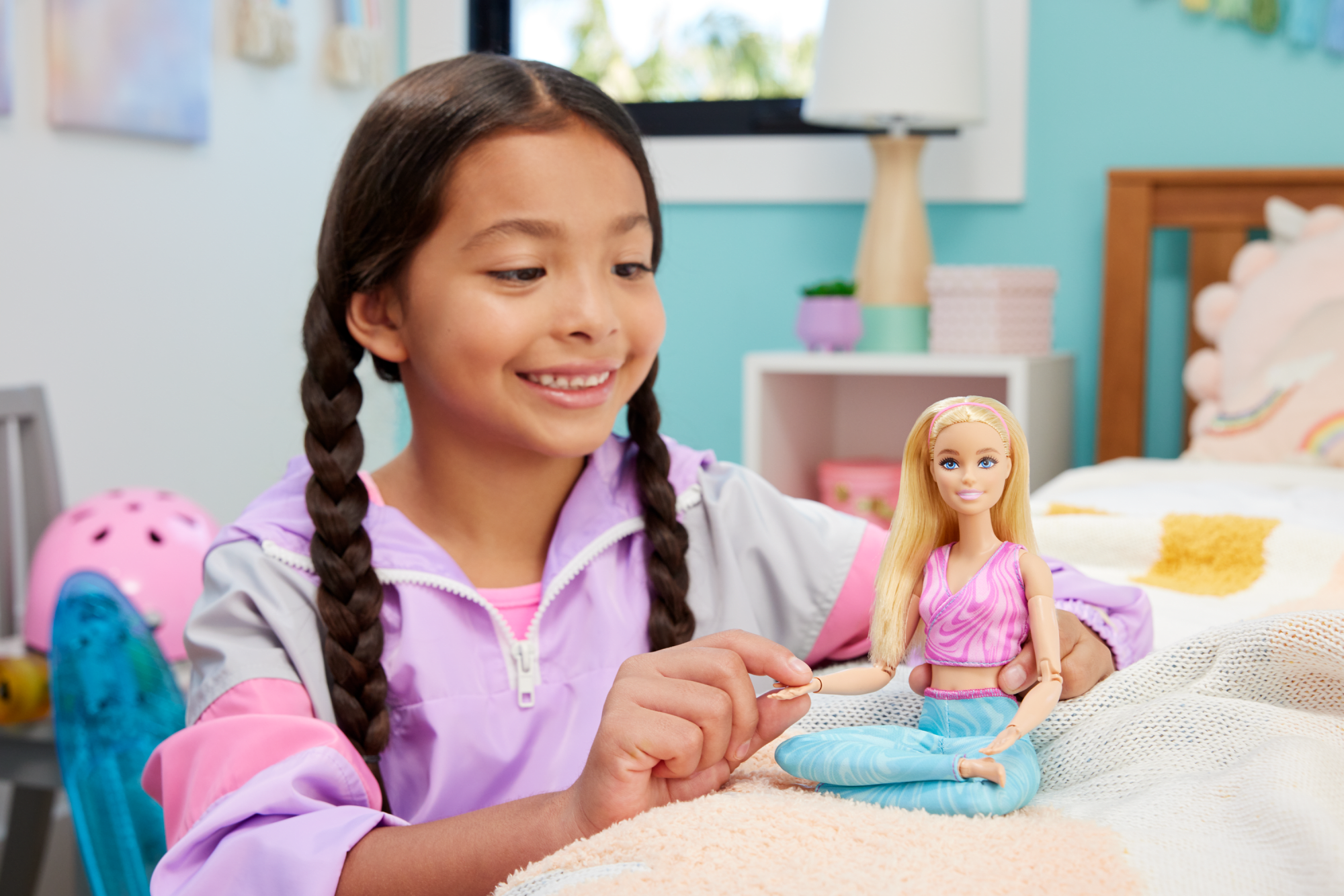 Barbie Made To Move Fashion Doll. Blonde Wearing Removable Sports Top & Pants. 22 Bendable Joints - Image 2