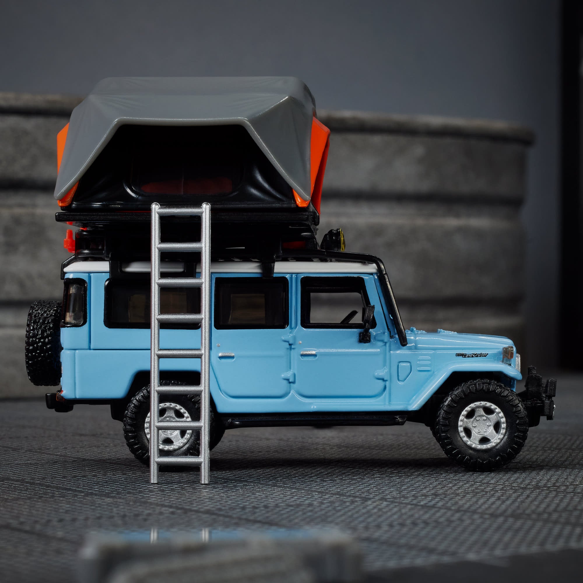 Hot Wheels Elite 64 Mod Shop 1982 Custom Toyota Land Cruiser FJ45 Troopy - Image 11