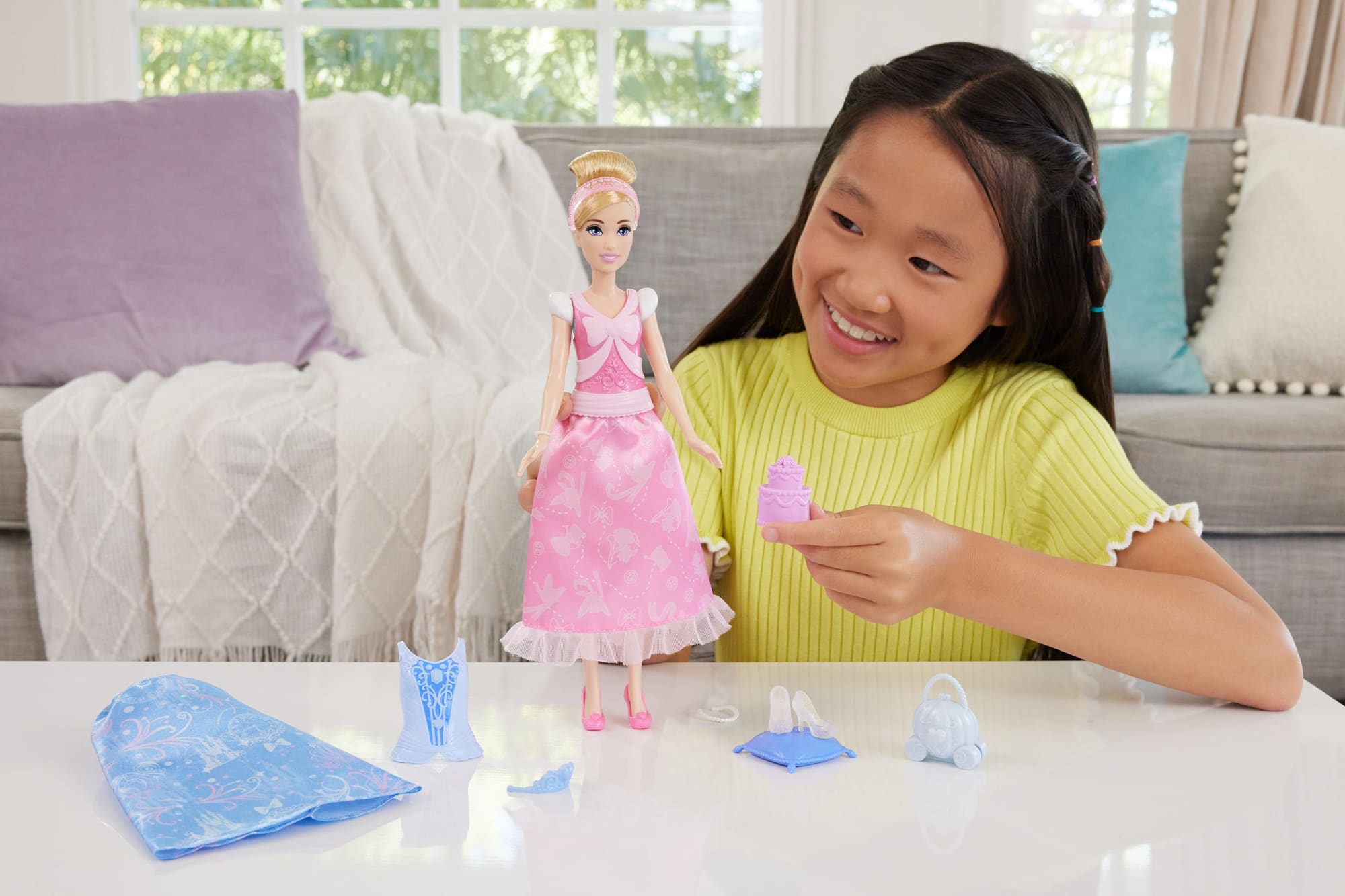 Disney Princess 2-in-1 Stories Cinderella Fashion Doll With 2 Snap-On Bodices. 2 Skirts & 9 Accessories - Image 2