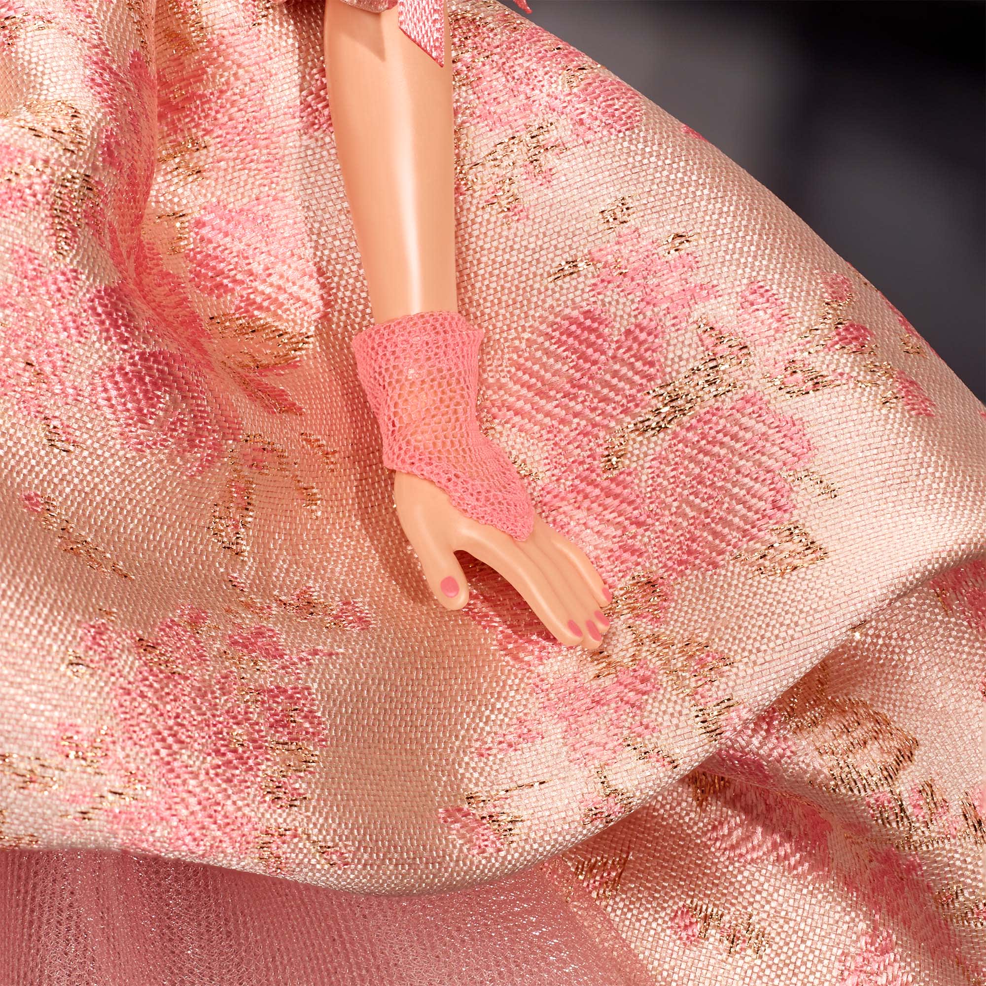 A Tribute to Fashion Barbie Doll - Image 6