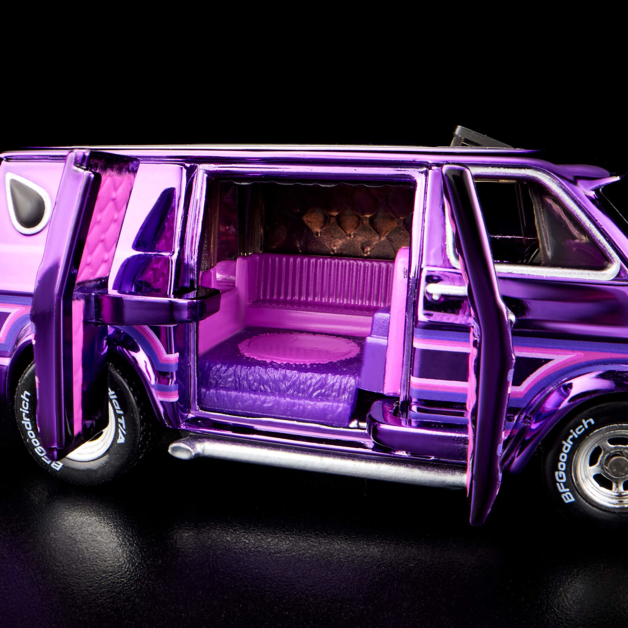 Hot Wheels RLC Exclusive '70s Dodge Tradesman Van - Image 5