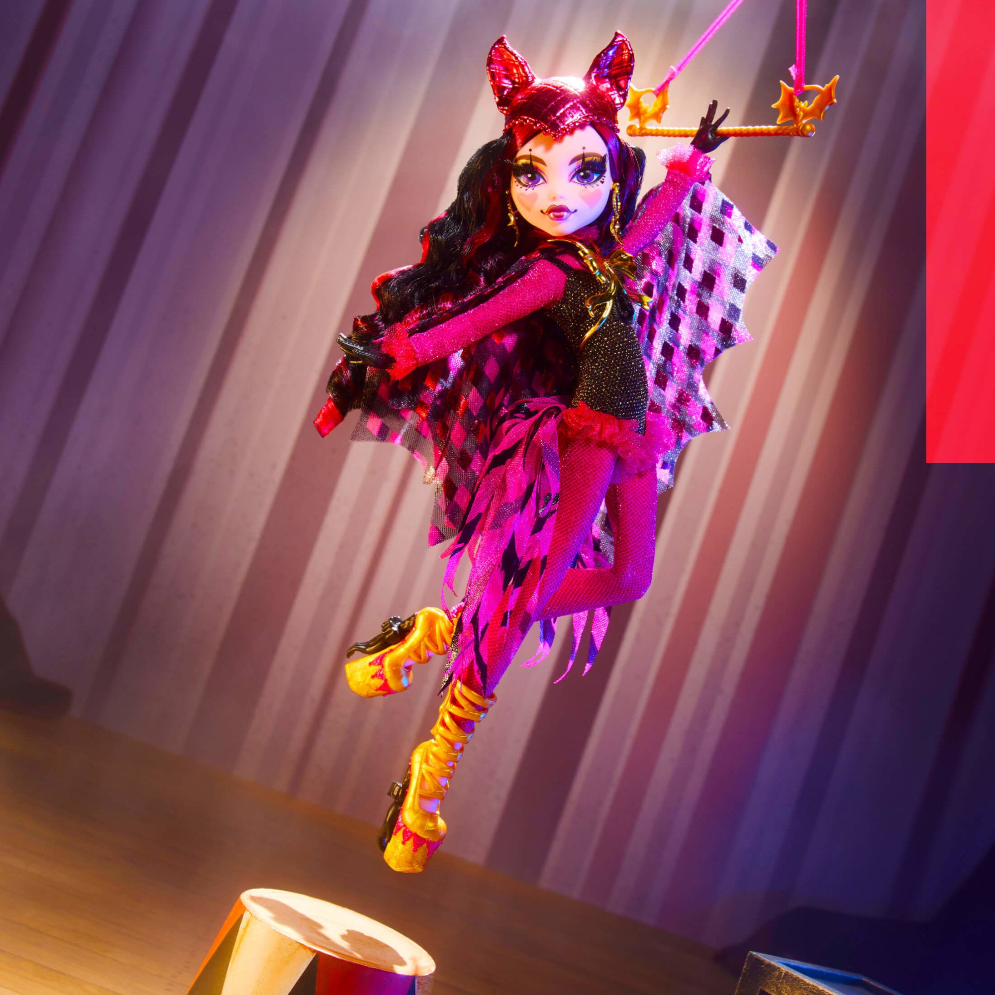 Monster High Freak Du Chic Draculaura Figure - Image 7
