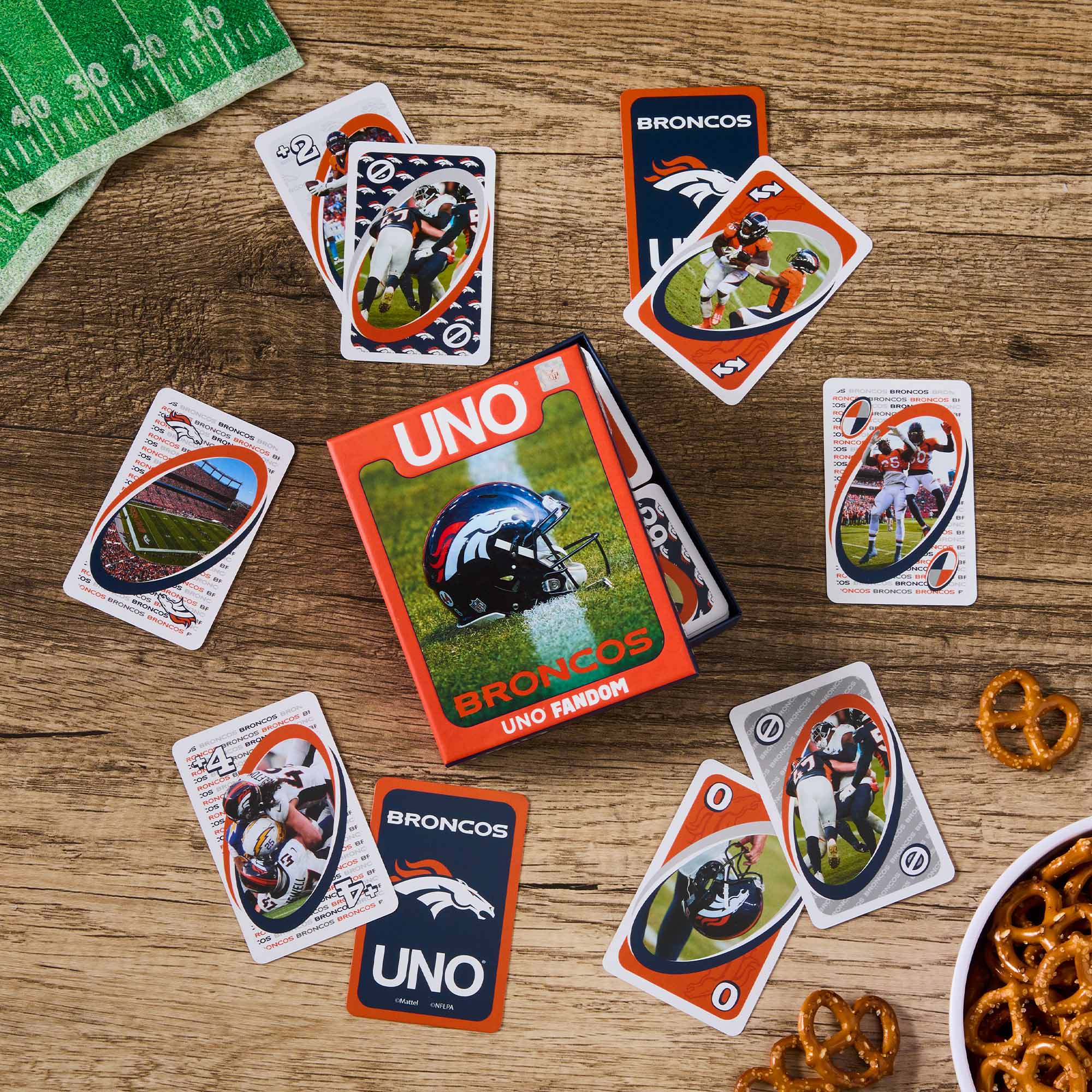 UNO Fandom NFL Denver Broncos Game Deck - Image 3