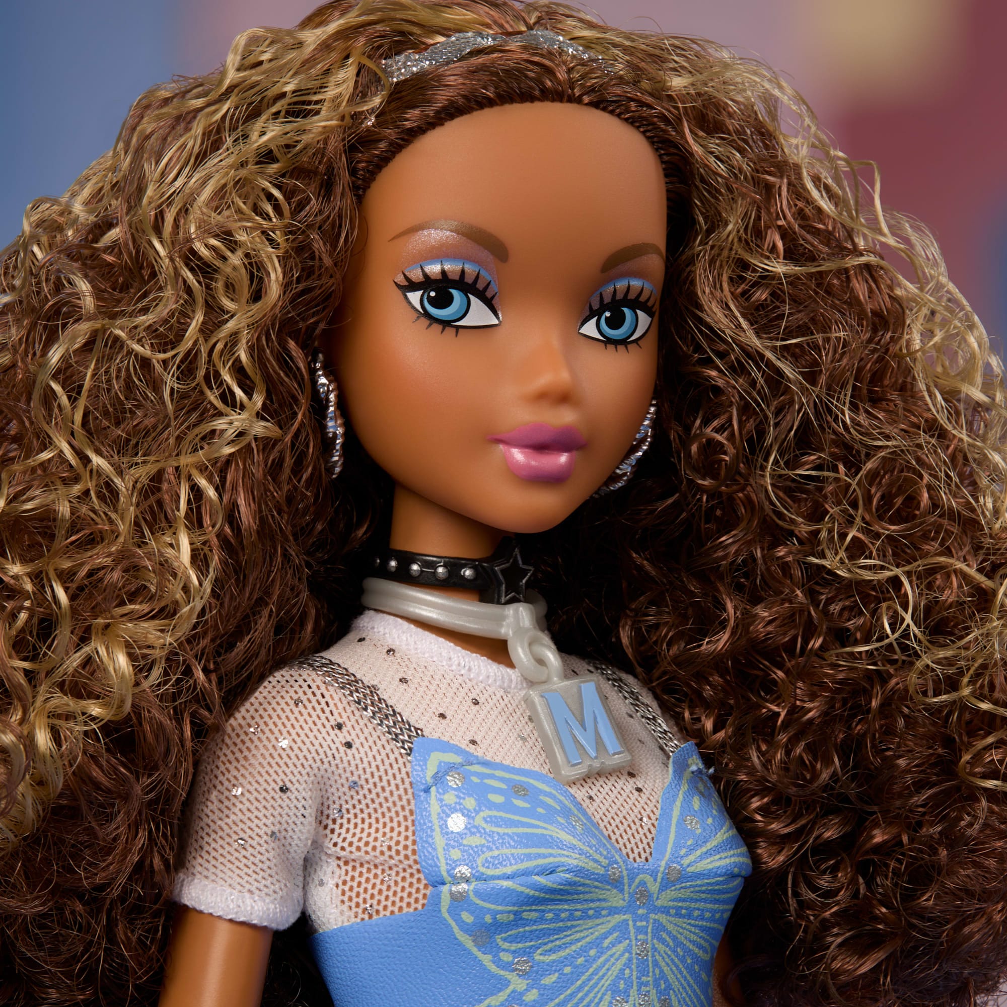 Barbie Signature My Scene Madison Collector Doll in Y2K-Inspired Outfit With Premium Accessories - Image 3