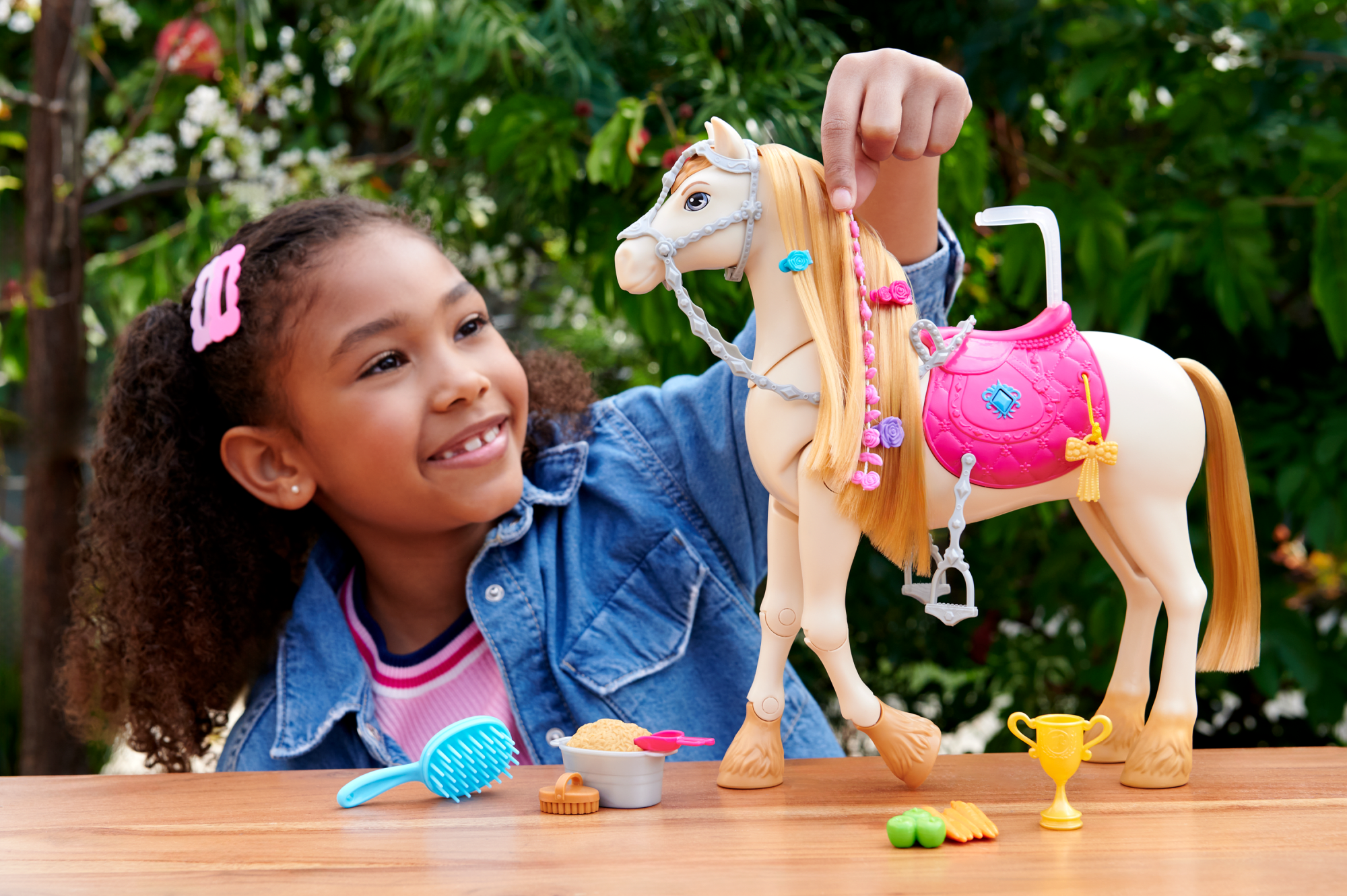 Barbie Detetive A Grande Corrida de Cavalos Conjunto de Brinquedo Cavalo com o Acessório - Image 2