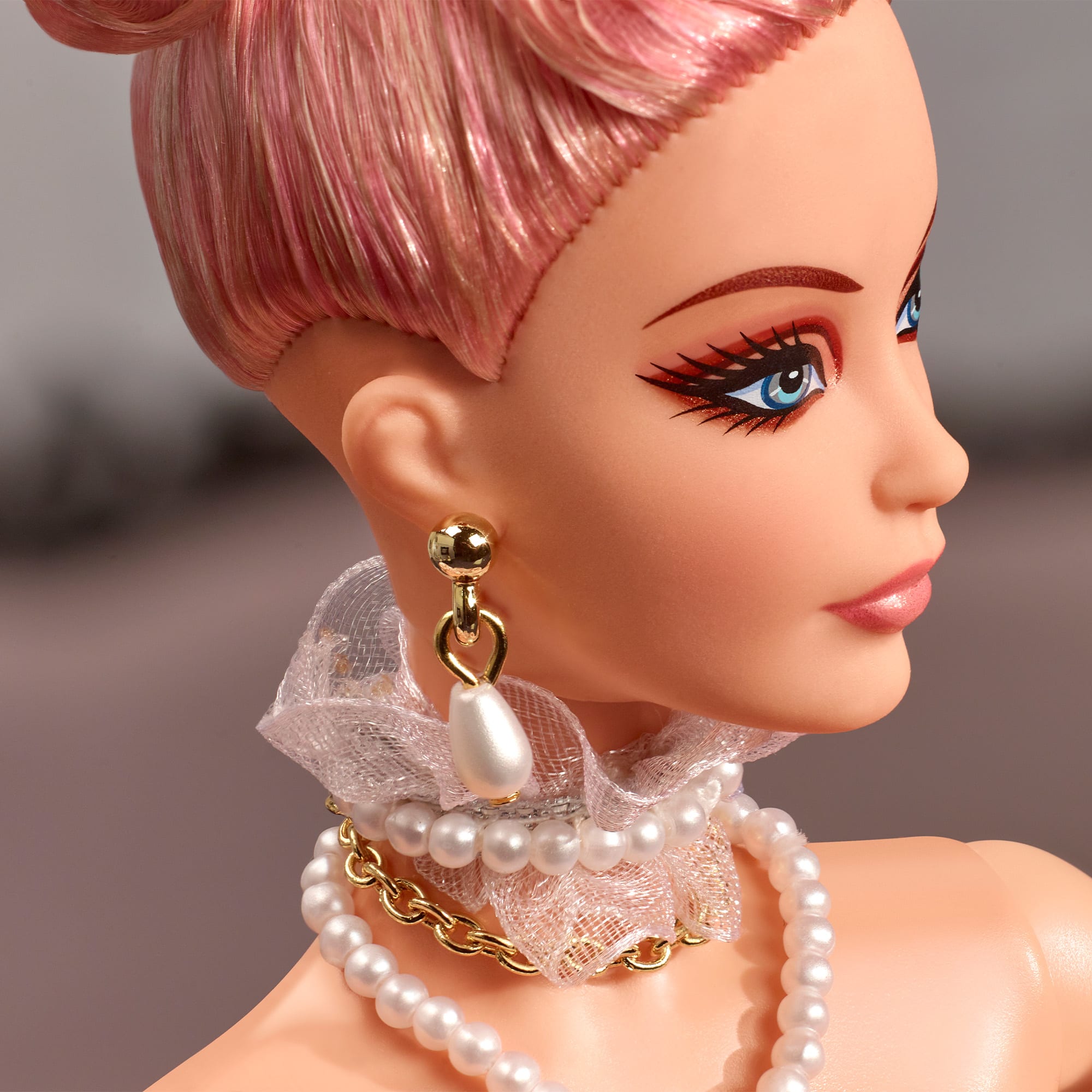 A Tribute to Fashion Barbie Doll - Image 4
