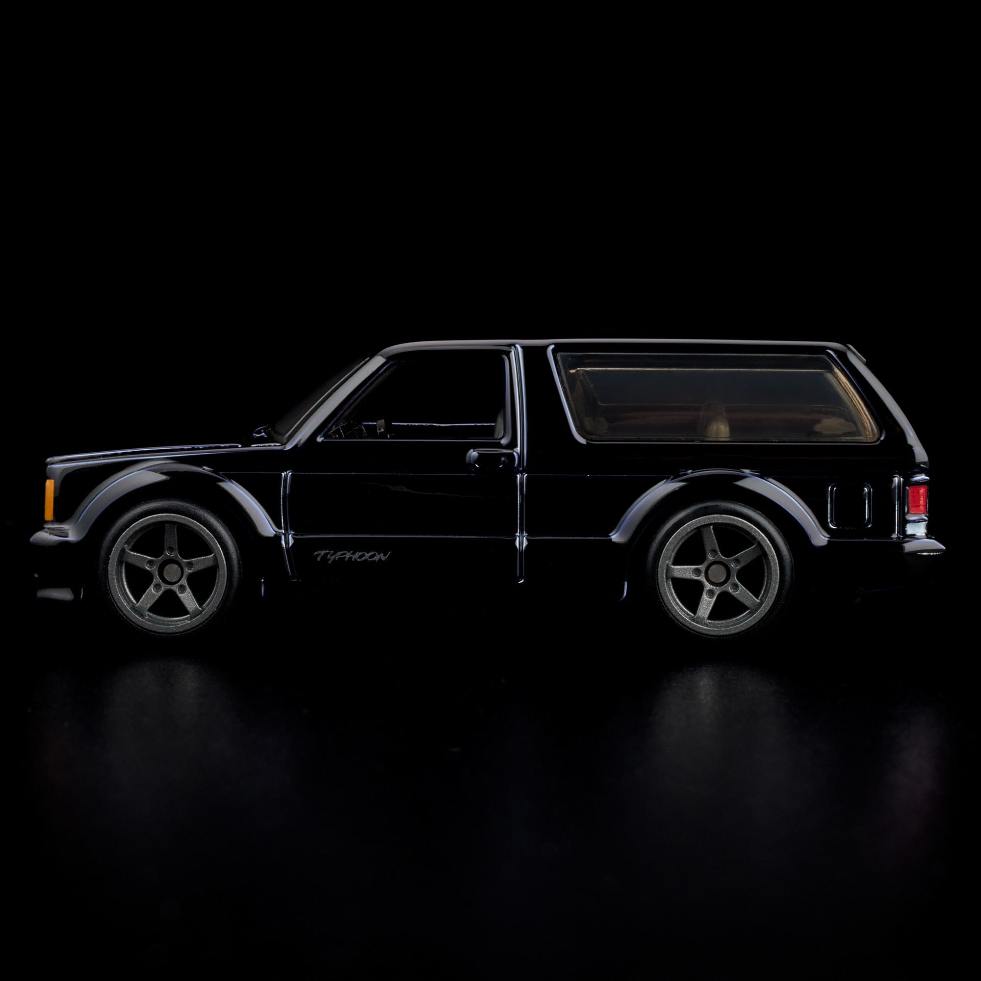 Hot Wheels RLC Exclusive 1992 GMC Typhoon - Image 8