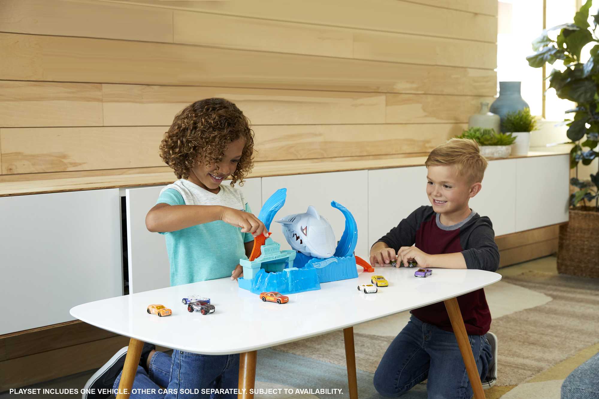 Hot Wheels City Color Shifter Shark Jump Play Set - Image 2