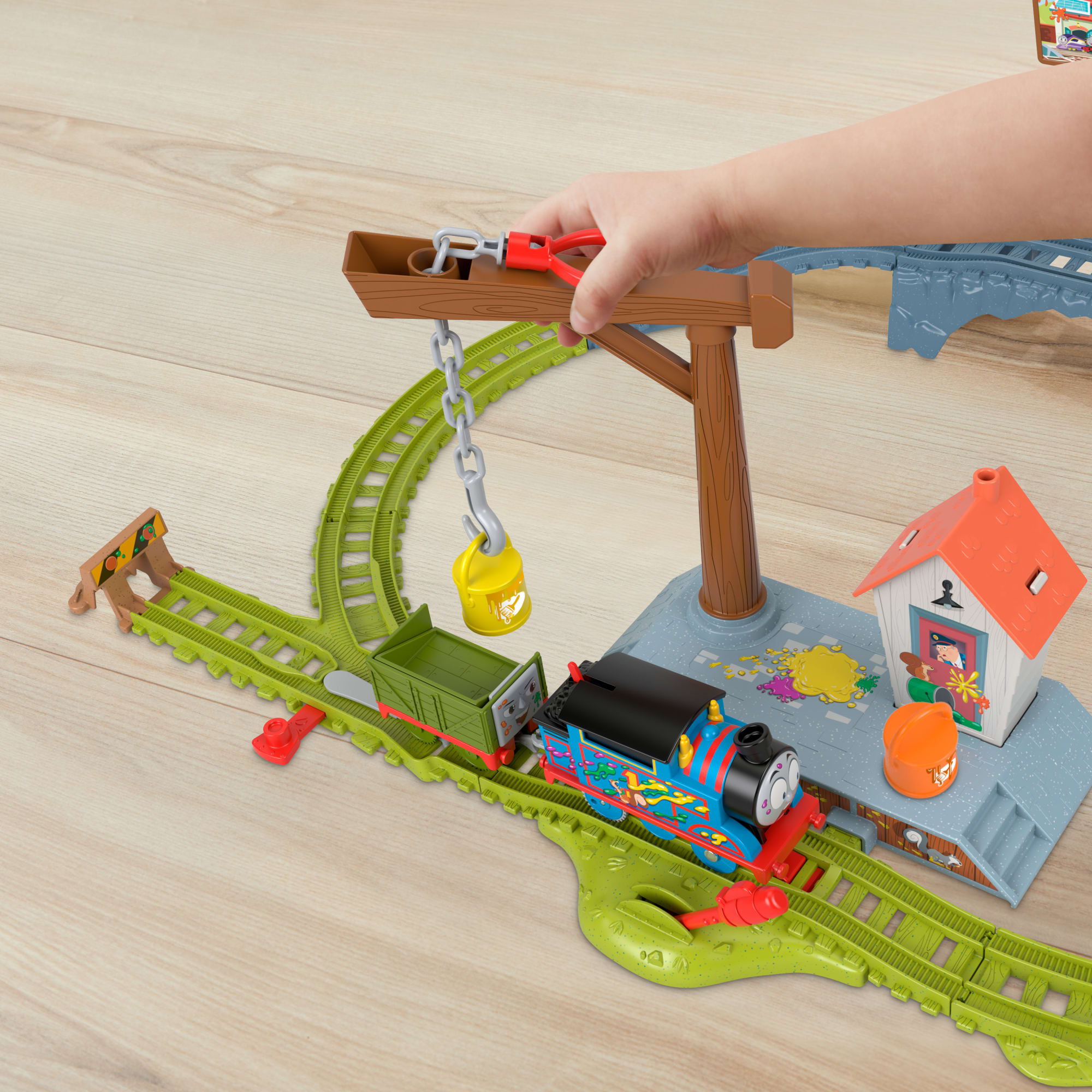 Thomas & Friends Pista de Juguete Entrega de Pintura - Image 4