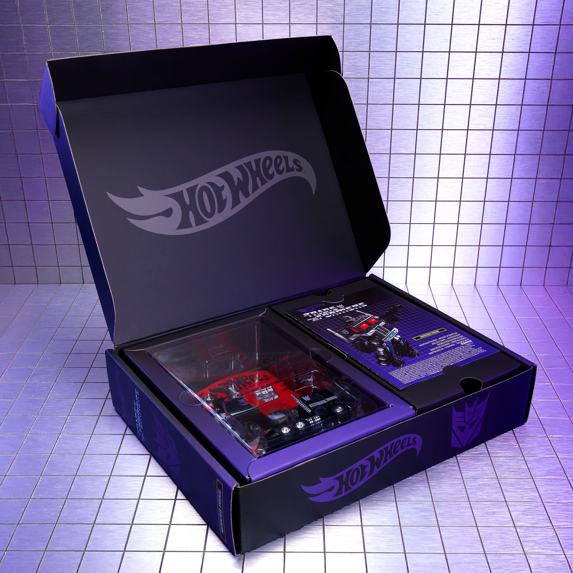 Hot Wheels Transformers Nemesis Prime - Image 6