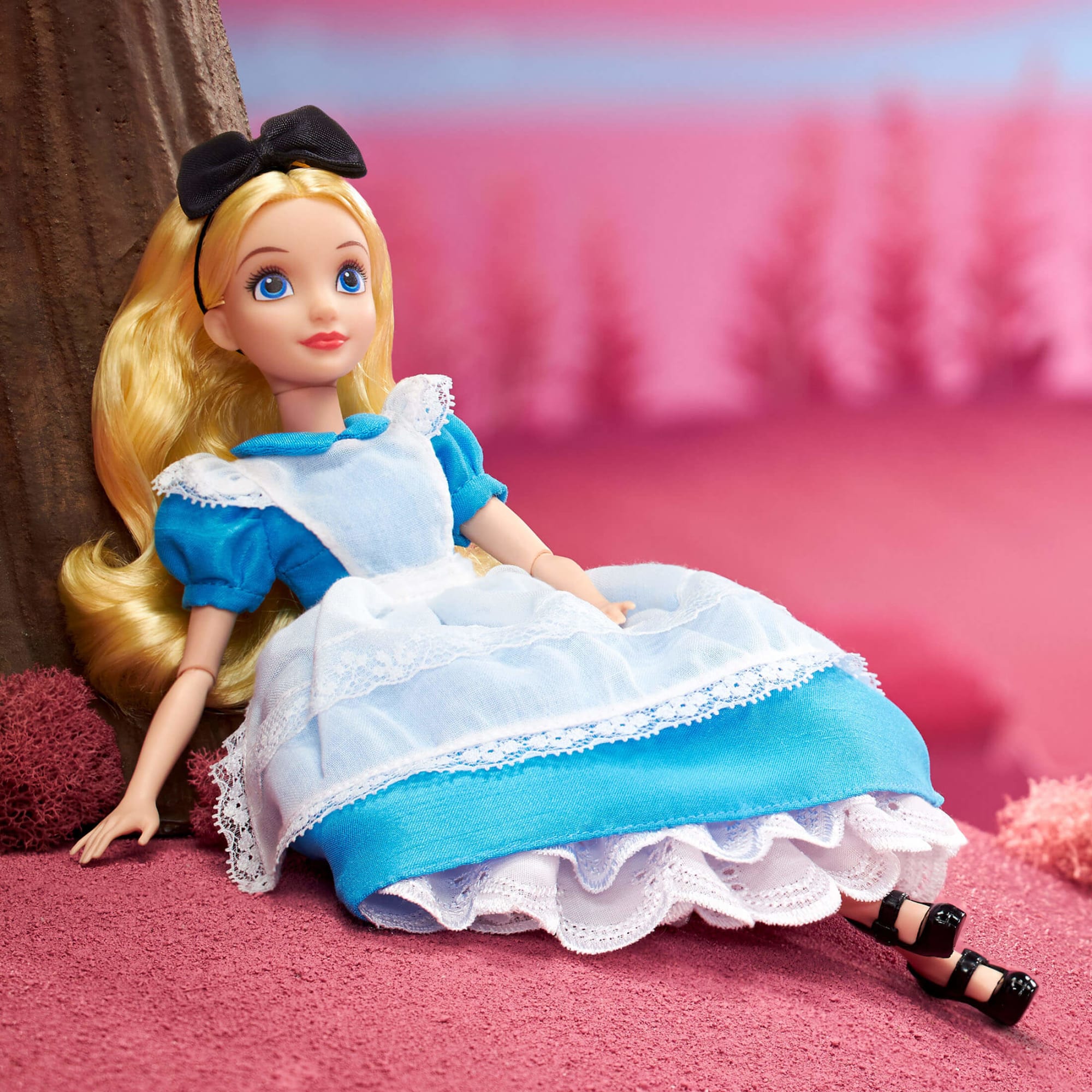 Disney Collector Alice in Wonderland Doll - Image 6