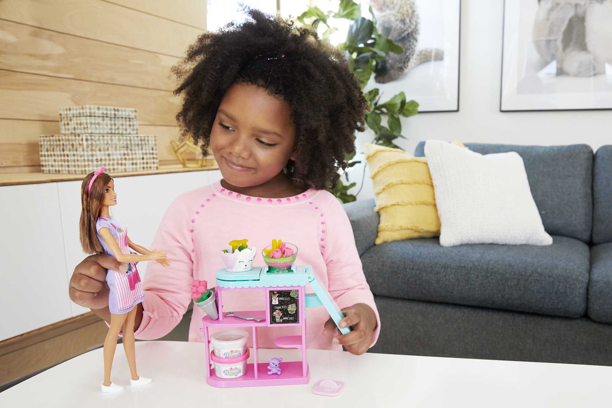 Barbie Florist Playset With Brunette Barbie Doll. Dough. Vases & More. Ages 3 & Up - Image 2