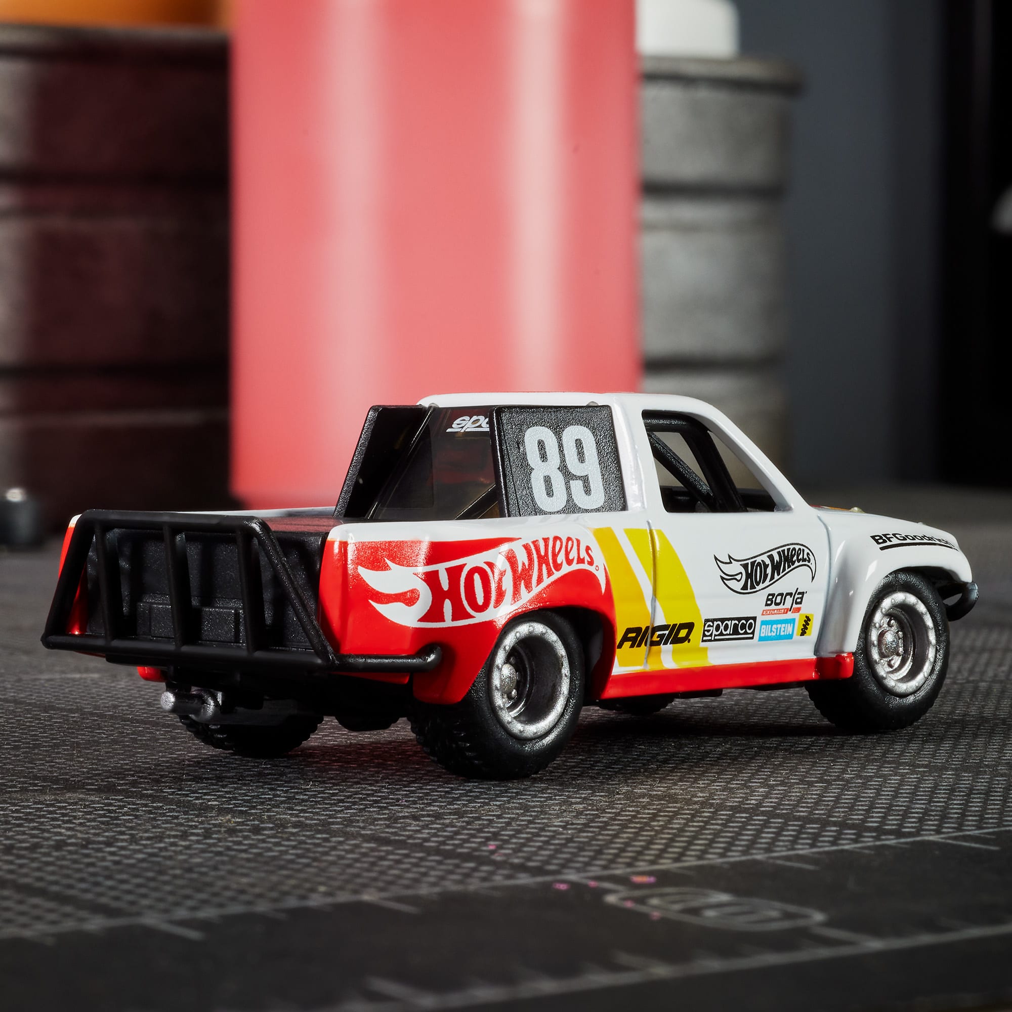 Hot Wheels Elite 64 1989 Toyota HiLux Stadium Truck - Image 2
