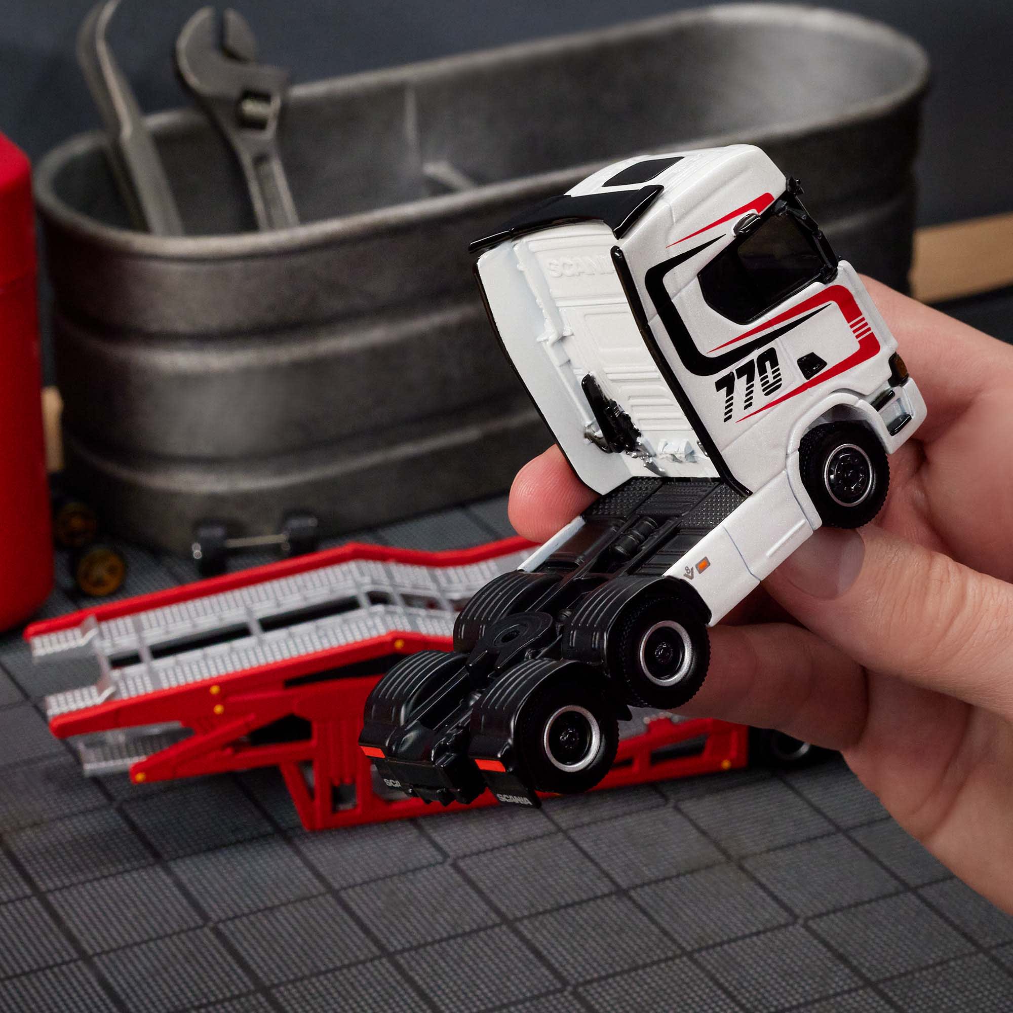 Hot Wheels Elite 64 Scania 770 S - Image 13