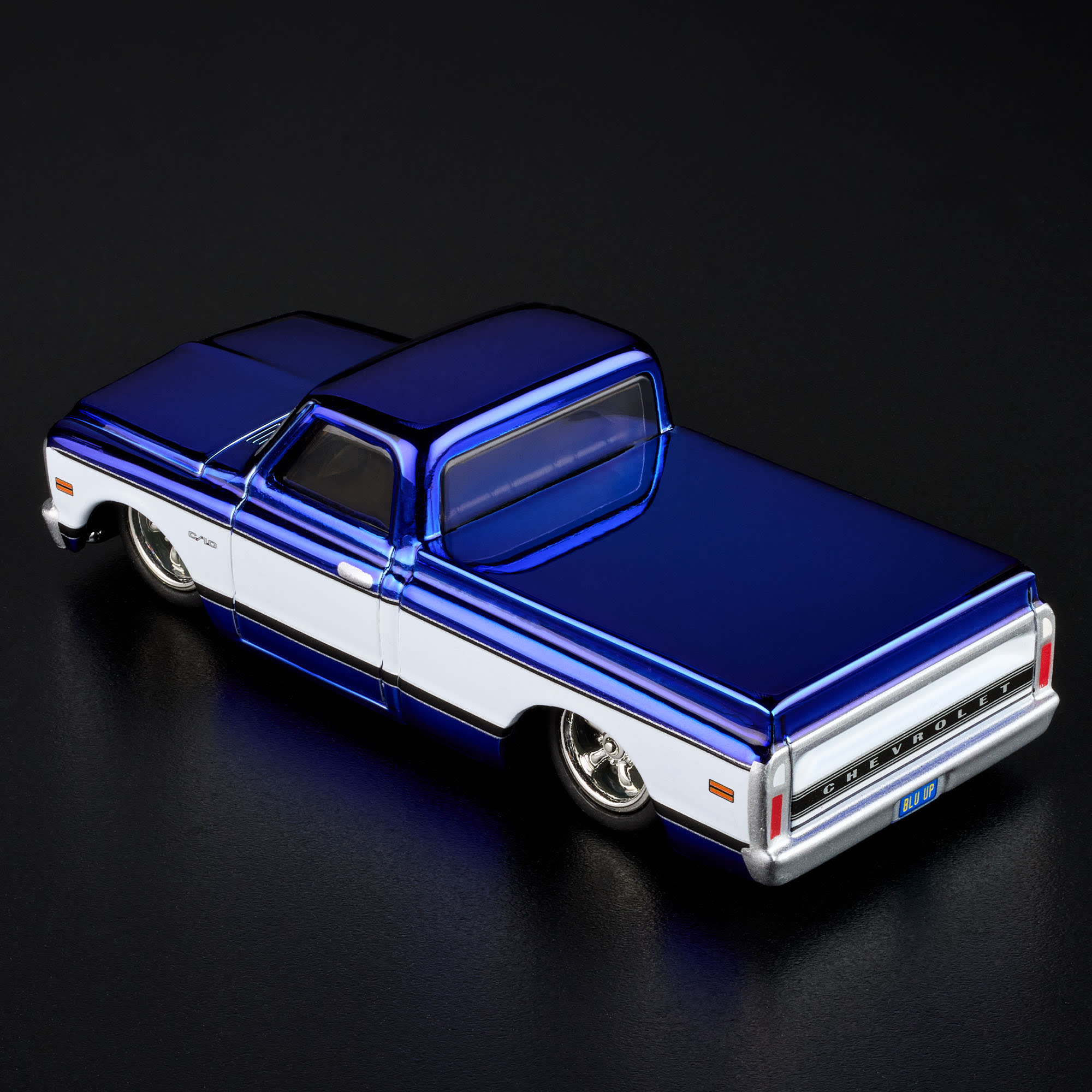 Hot Wheels RLC Exclusive 1969 Chevy C-10 - Image 13