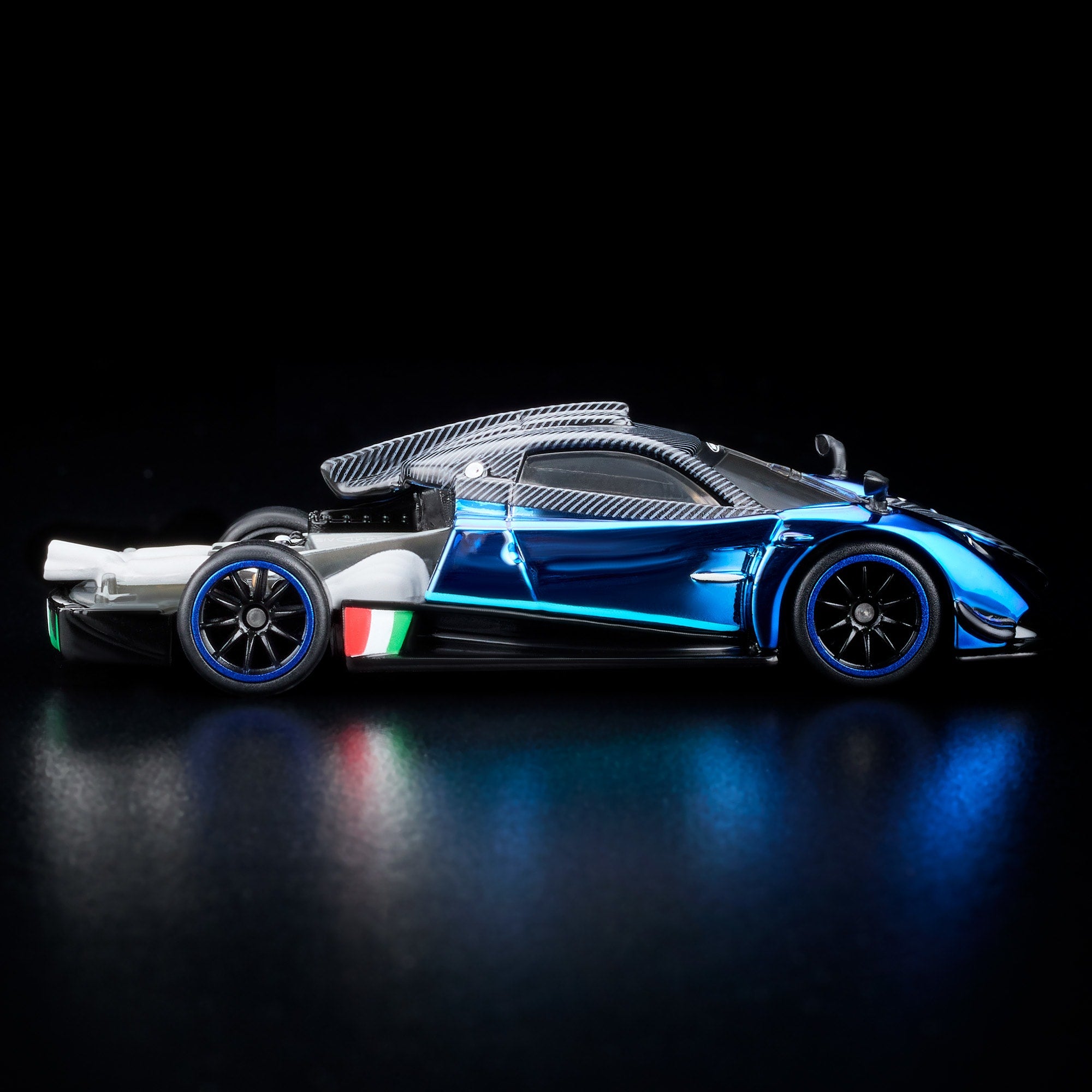 Hot Wheels RLC Exclusive 2021 Pagani Huayra R - Image 3