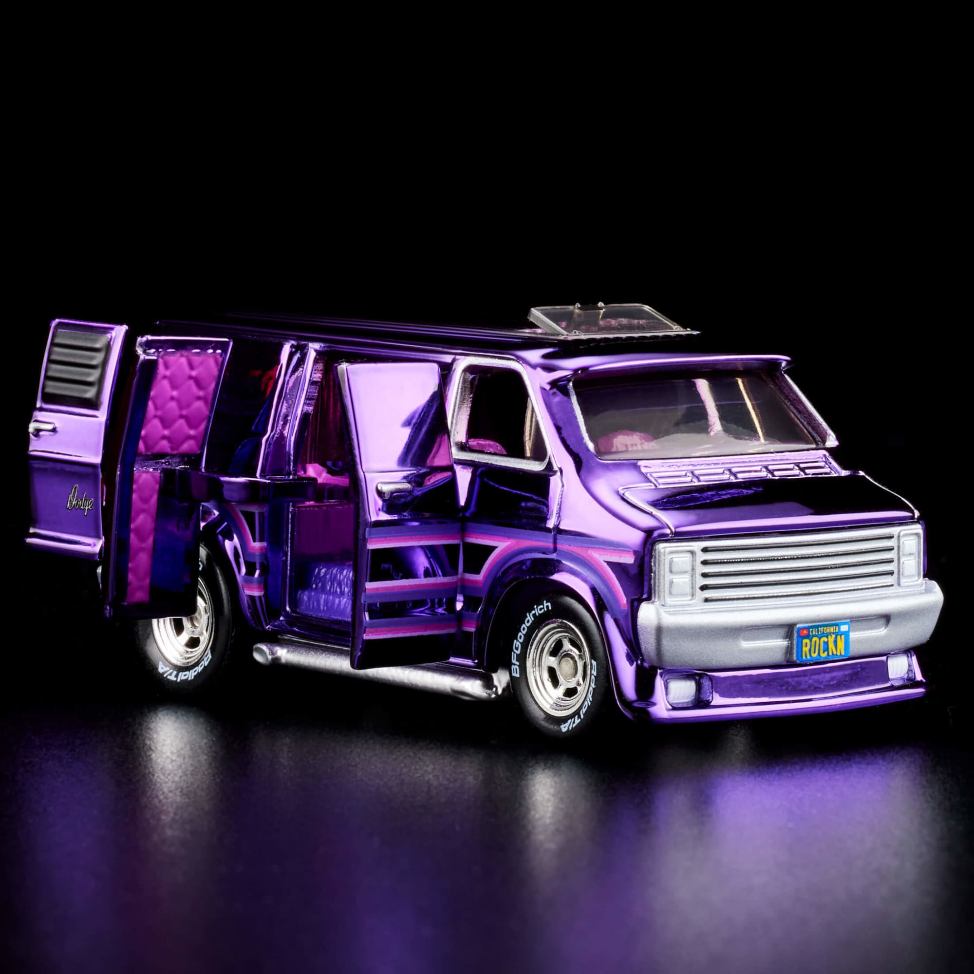Hot Wheels RLC Exclusive '70s Dodge Tradesman Van - Image 2