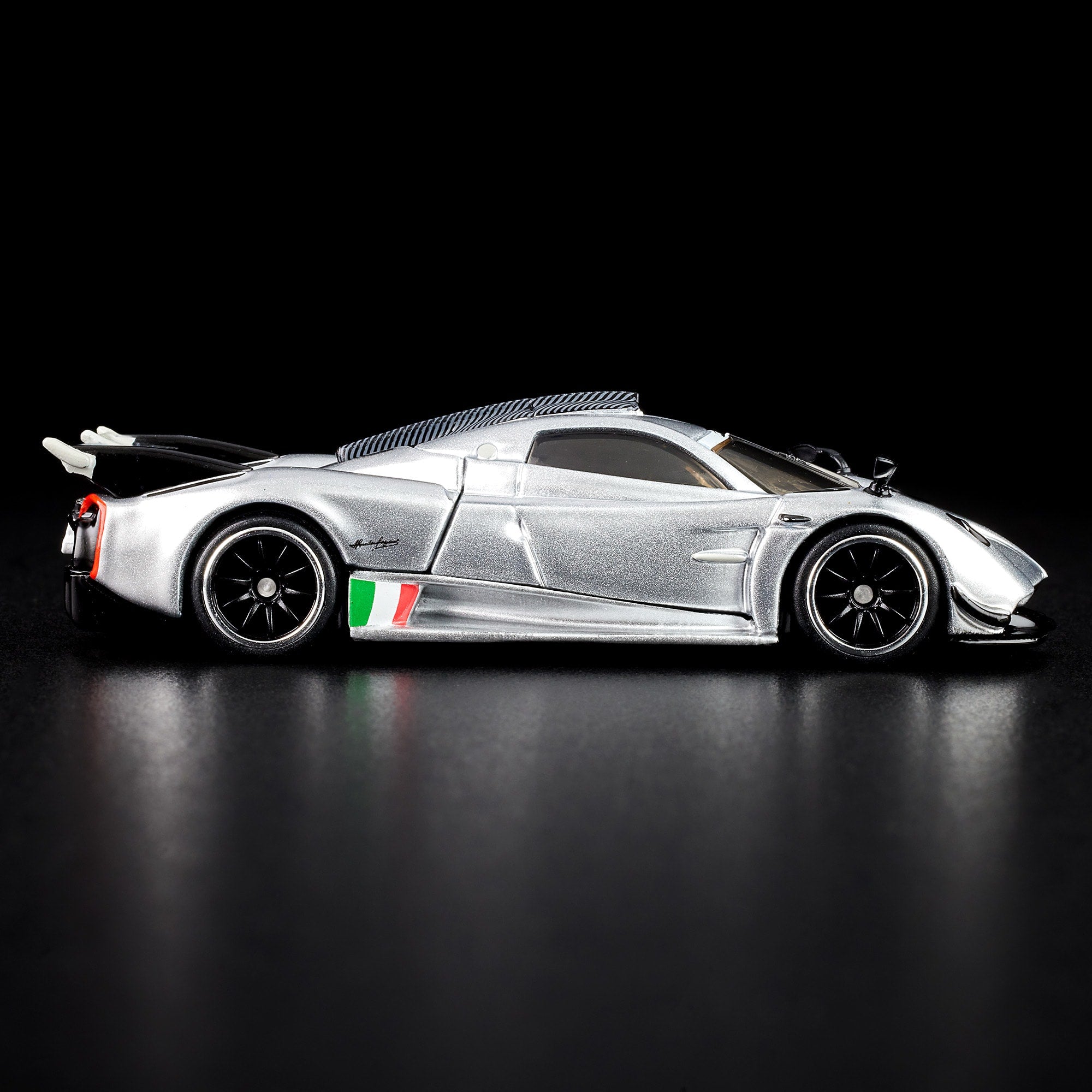 Hot Wheels RLC Exclusive '21 Pagani Huayra R - Image 6
