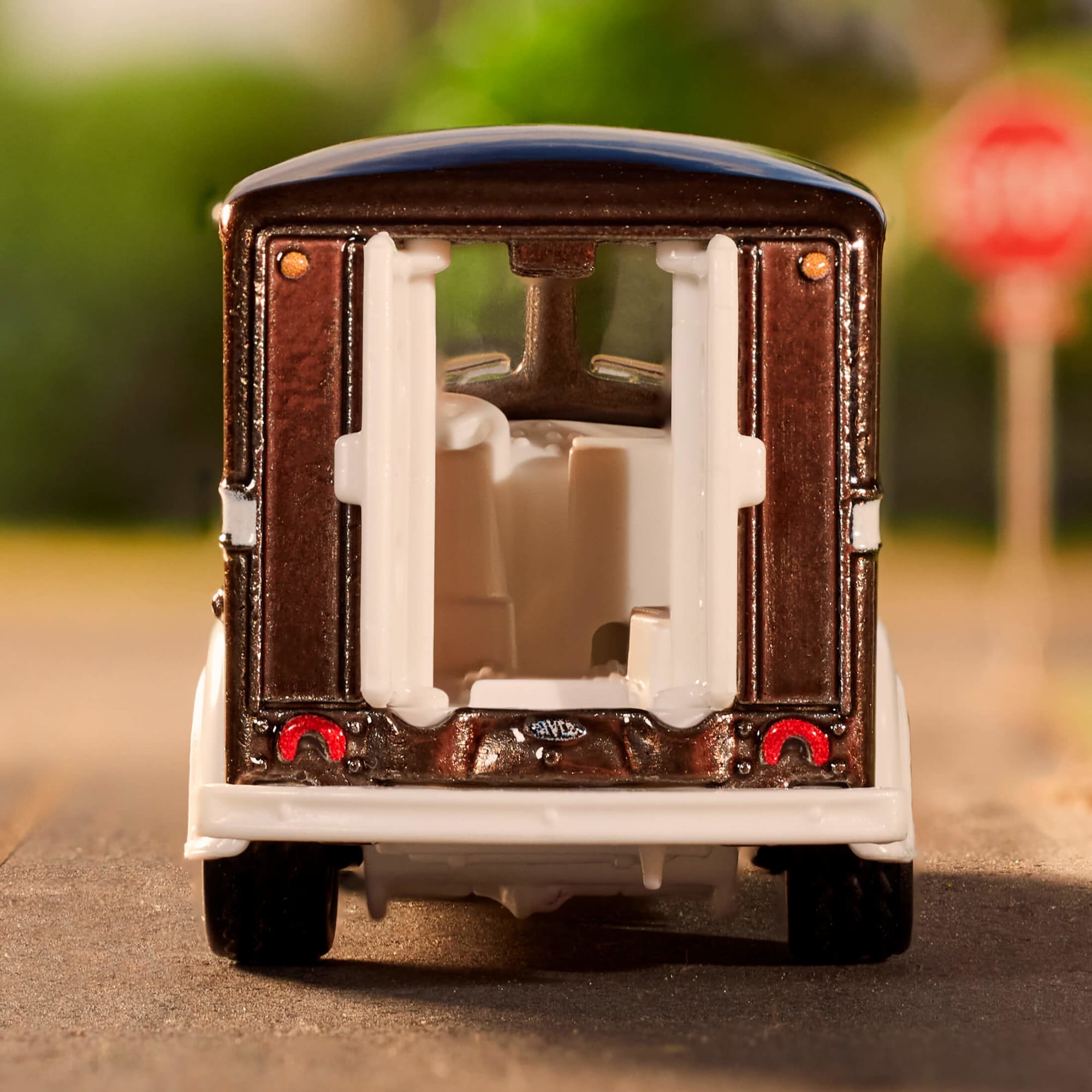 Matchbox Tootsie Roll Divco Milk Truck - Image 6