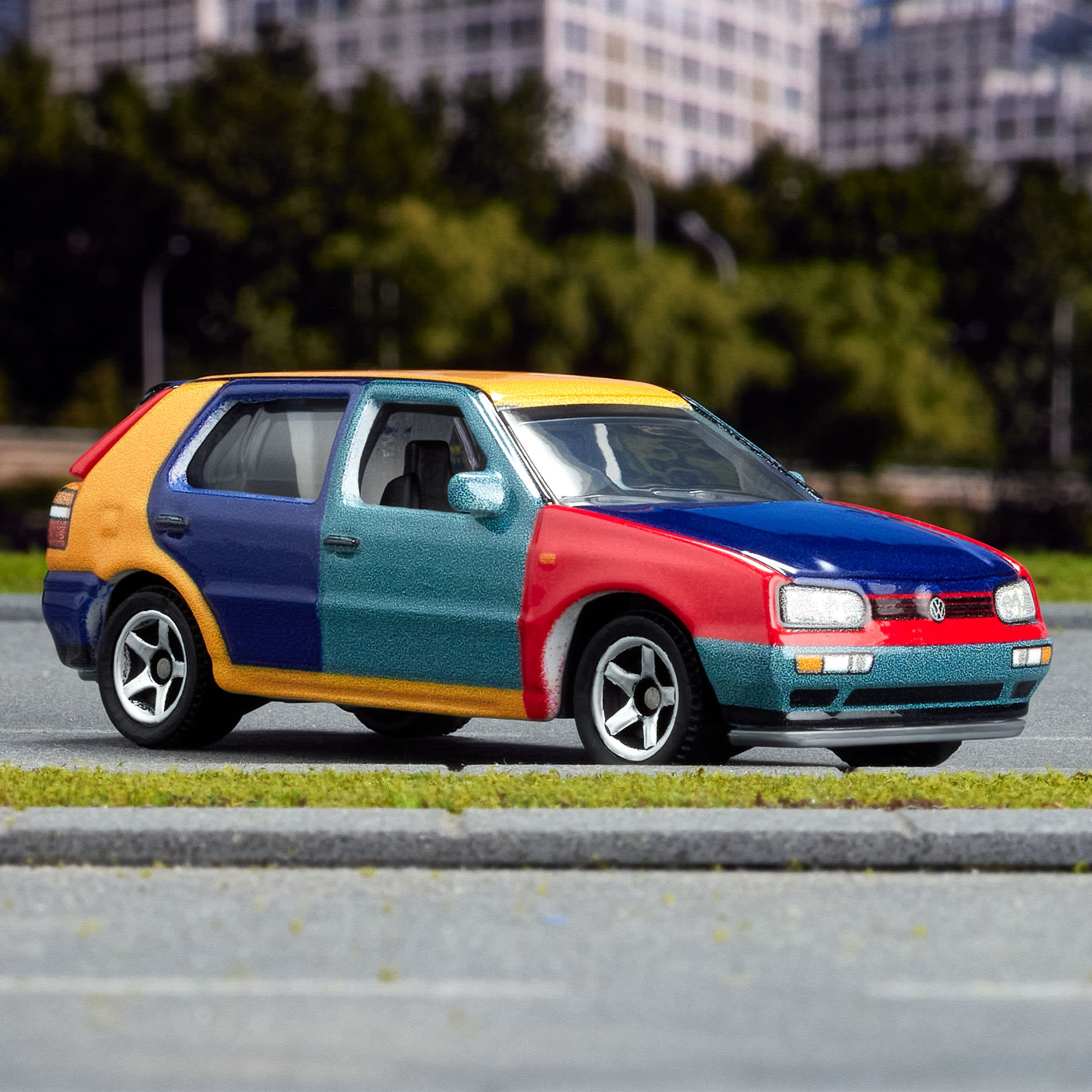 Matchbox 1995 Volkswagen Golf Harlequin - Image 2