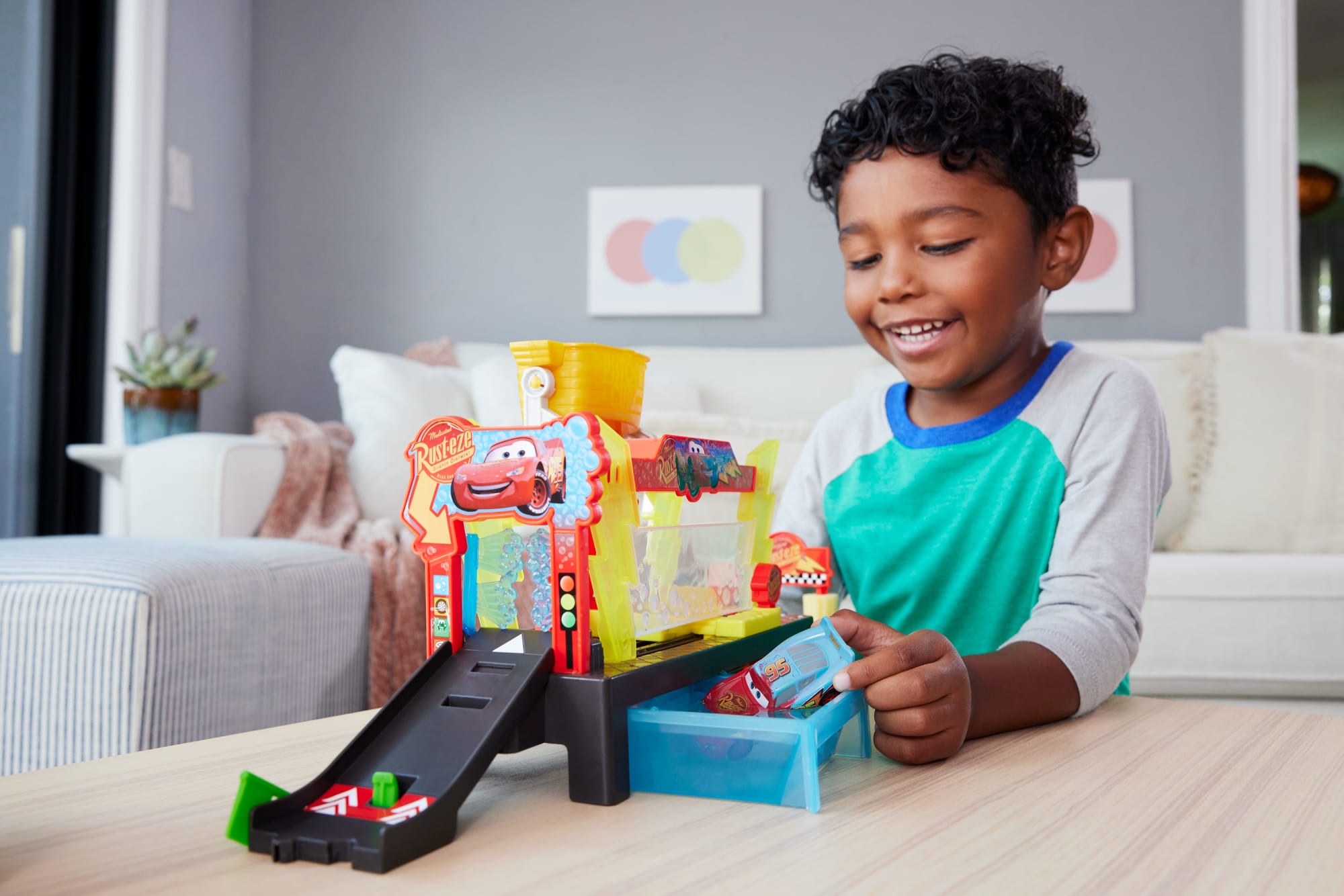Disney And Pixar Cars Color Changers Race Ready Car Wash Playset & Color Changing Lightning Mcqueen - Image 2