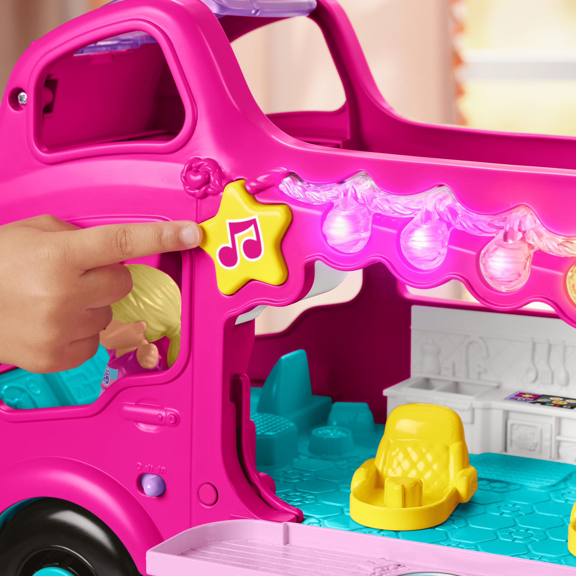 Fisher-Price Little People Barbie Petite Autocaravane de Rêve - Image 4