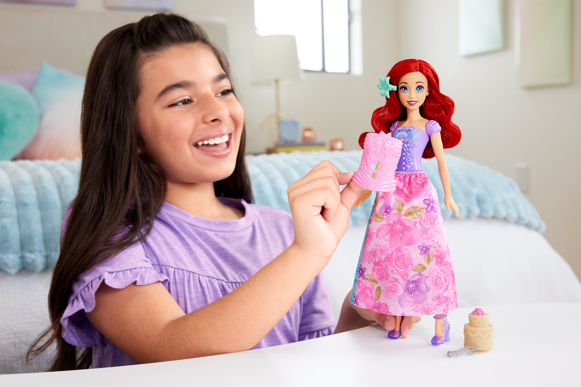 Disney Princess Spin & Reveal Ariel Fashion Doll & Accessories With 11 Surprises - Image 2
