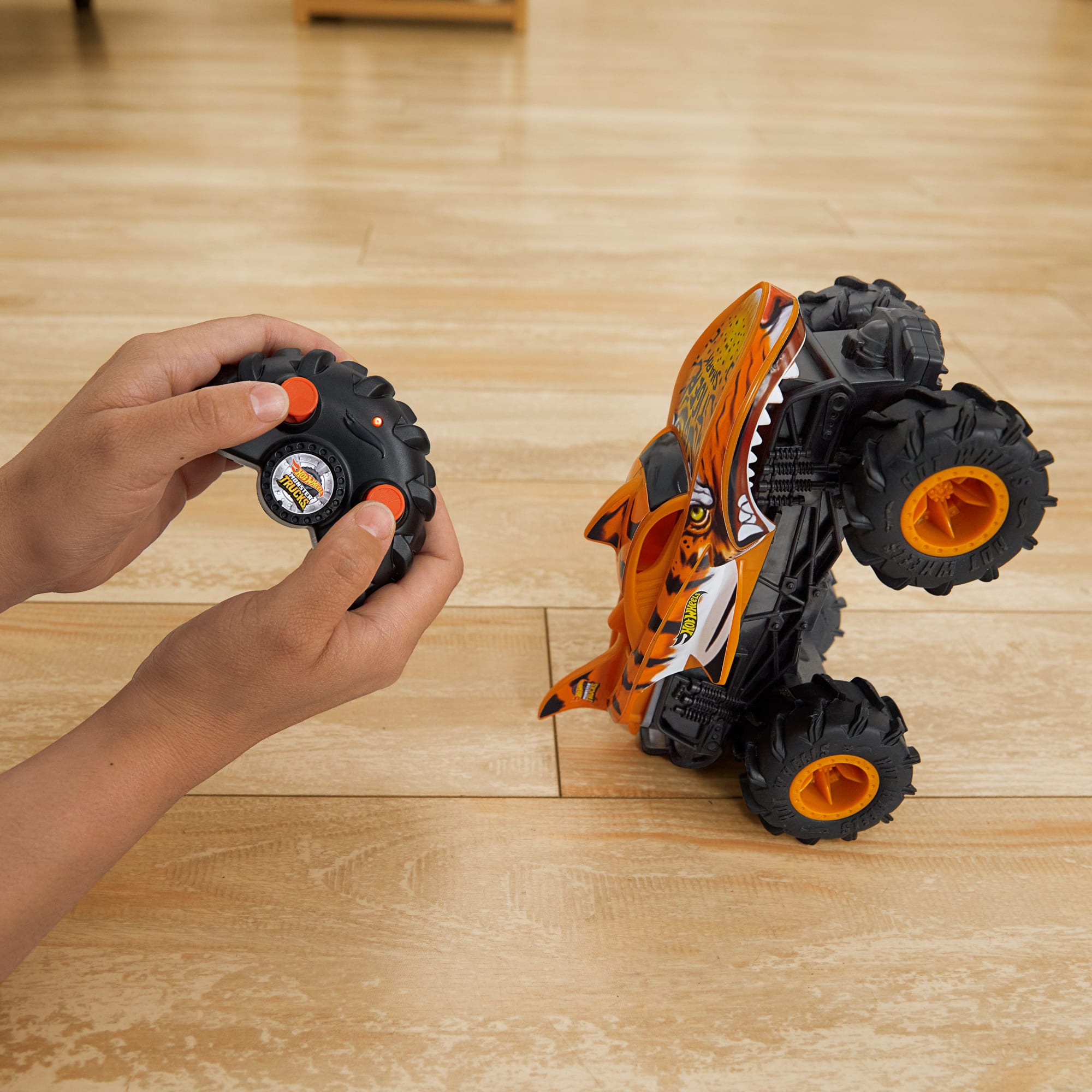 Hot Wheels RC Monster Trucks HW Tiger Shark RC in 1:24 Scale. Remote-Control Toy Truck - Image 4