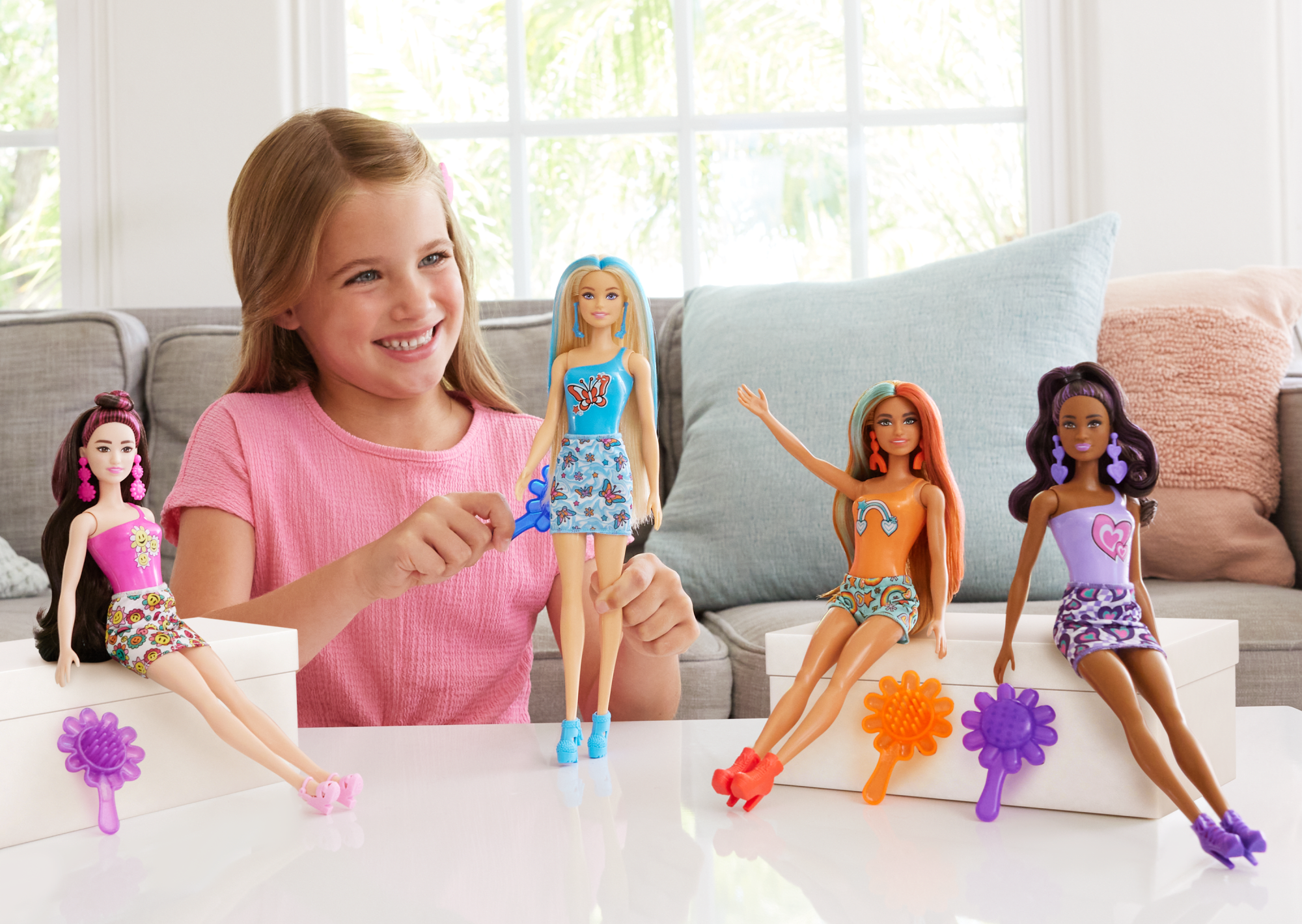 Barbie Color Reveal Série Groovy Poupée et Accessoires. 6 Surprises - Image 2