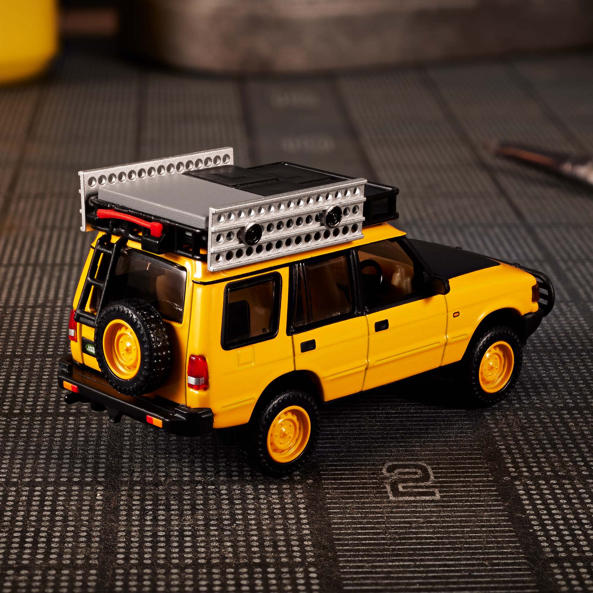 Hot Wheels Elite 64 Mod Shop '94 Land Rover Discovery - Image 3
