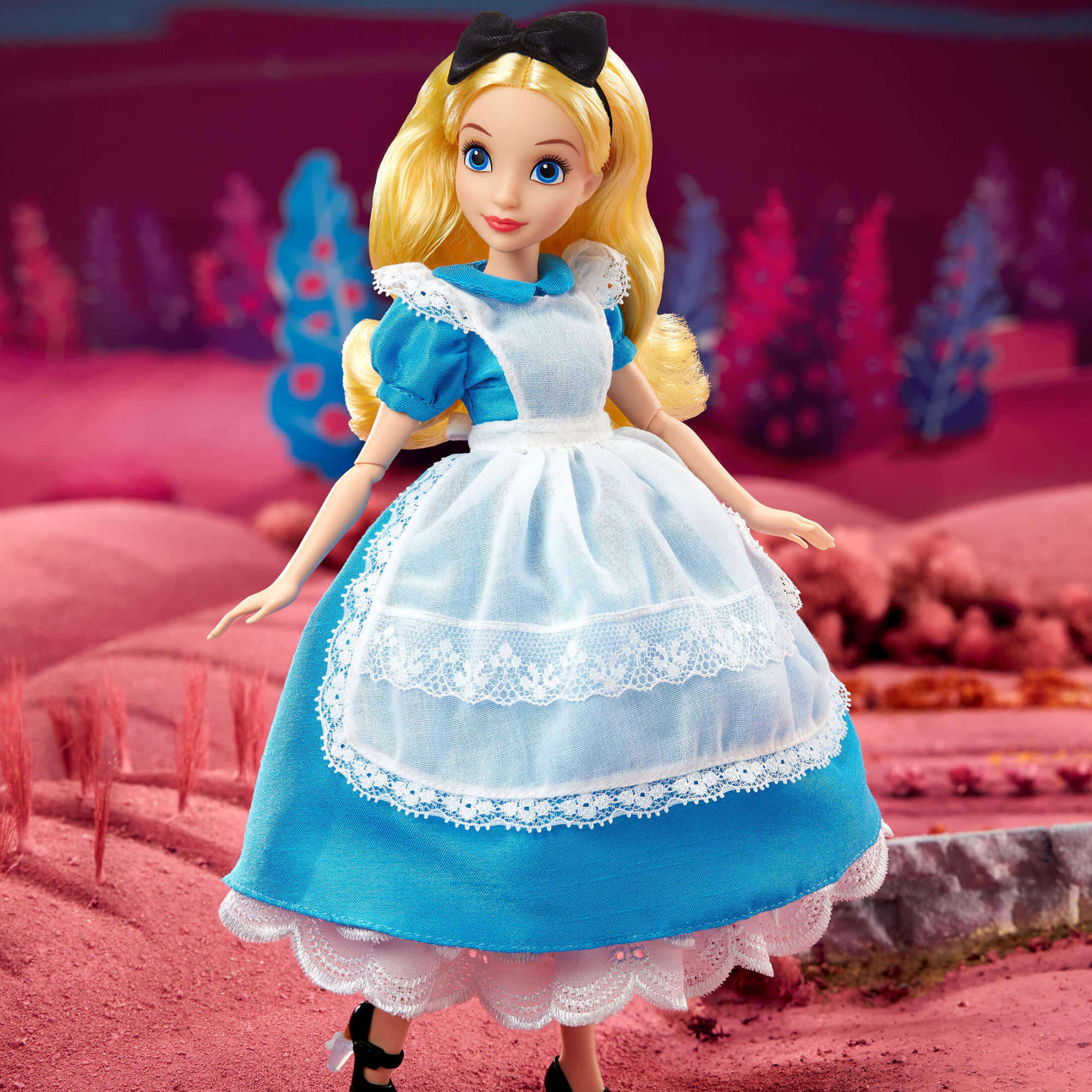 Disney Collector Alice in Wonderland Doll - Image 3