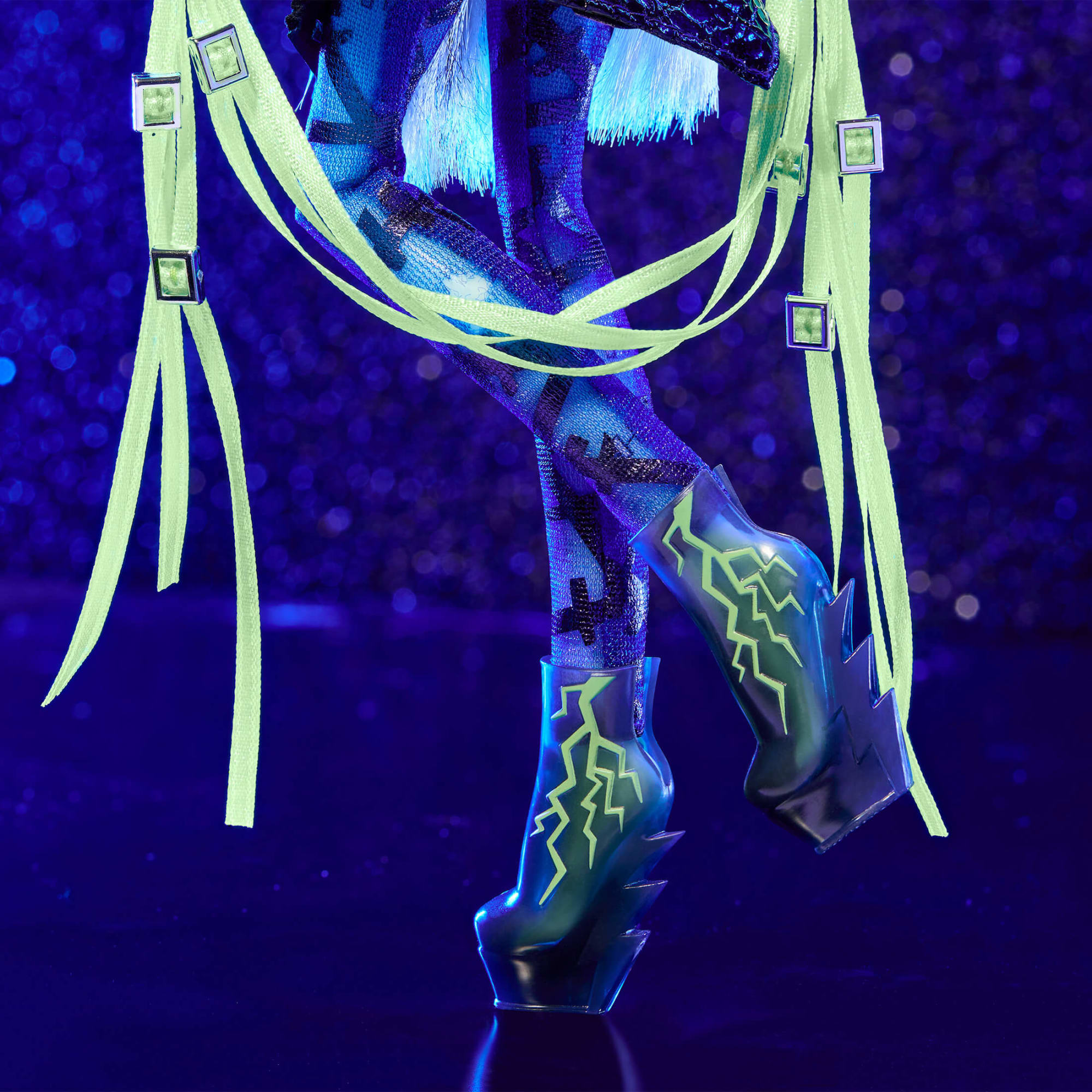 Monster High Haunt Couture Midnight Runway Frankie Stein Doll - Image 4