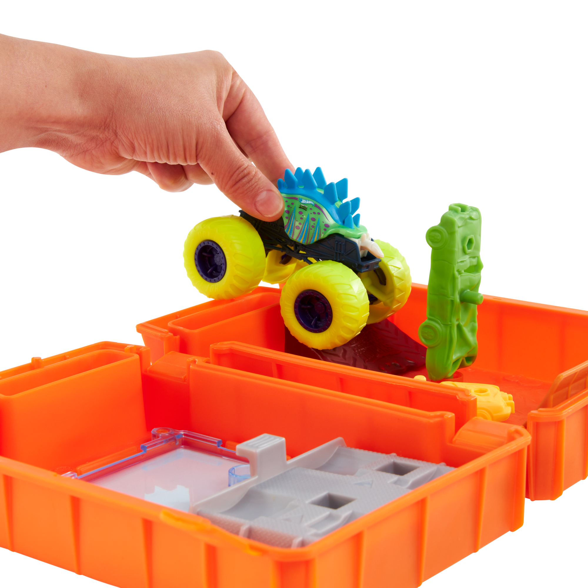 Hot Wheels Monster Trucks Fuel N' Go Playset With 1:64 Scale Motosaurus Toy Truck & 2 Crushed Cars - Image 3