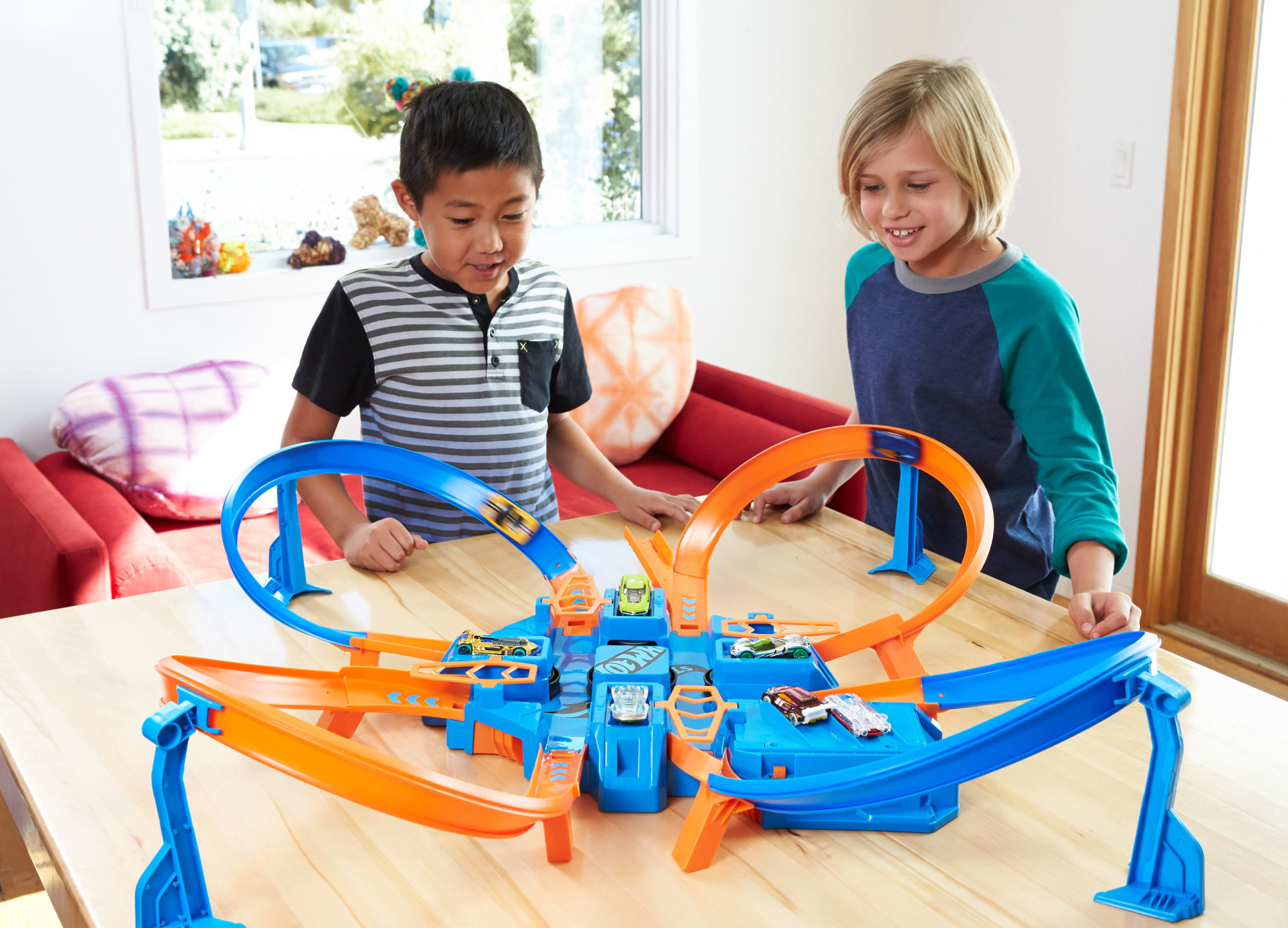 Hot Wheels Track Set With 1:64 Scale Toy Car. Criss-Cross Crash Track With Motorized Booster - Image 2