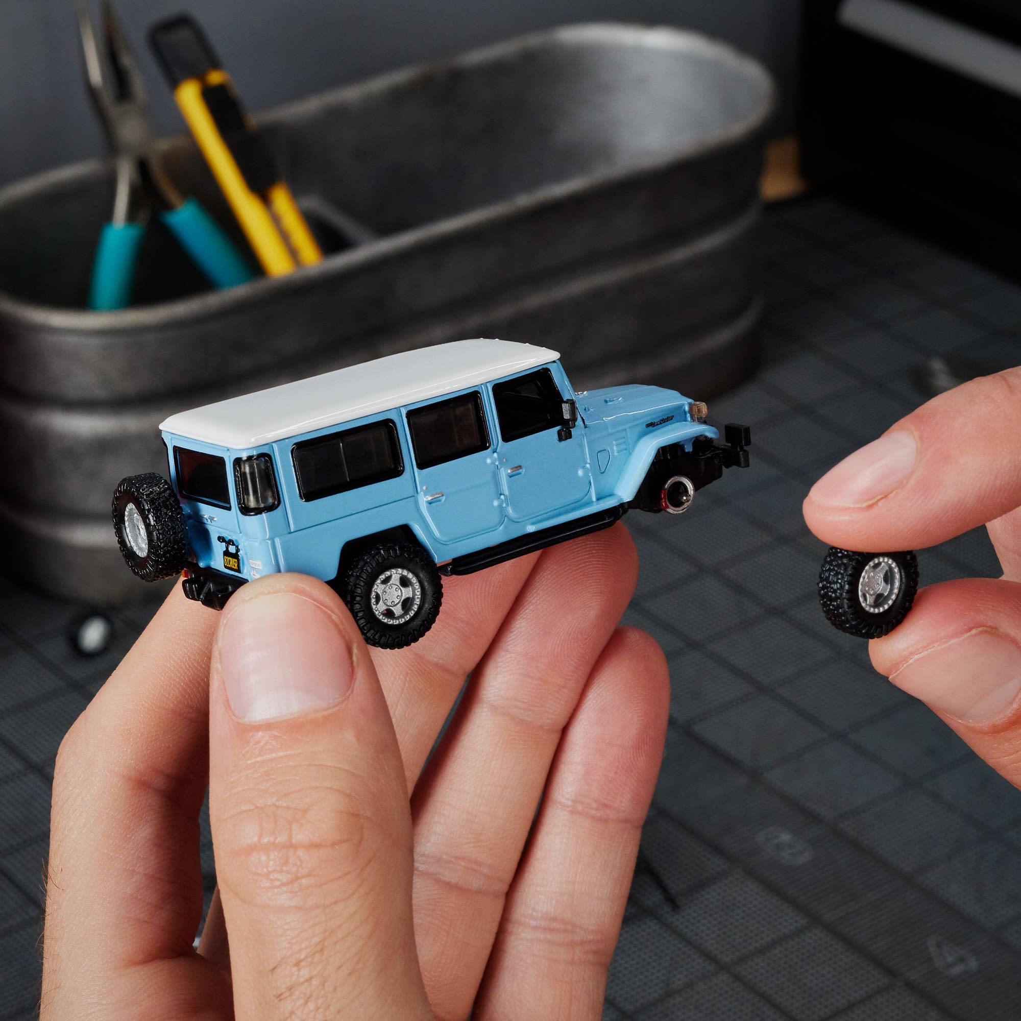 Hot Wheels Elite 64 Mod Shop 1982 Custom Toyota Land Cruiser FJ45 Troopy - Image 19