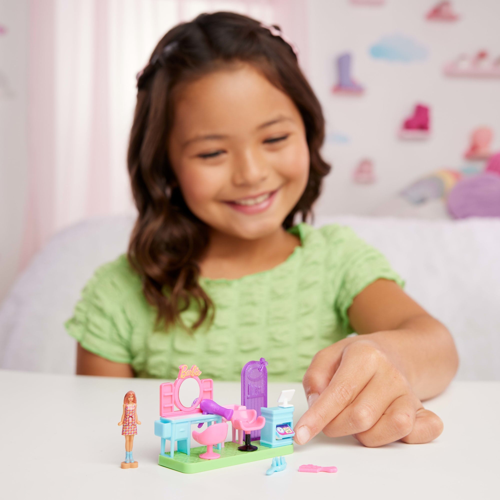 Barbie Mini BarbieLand Conjunto de Brinquedo Estética com Mini Boneca - Image 2