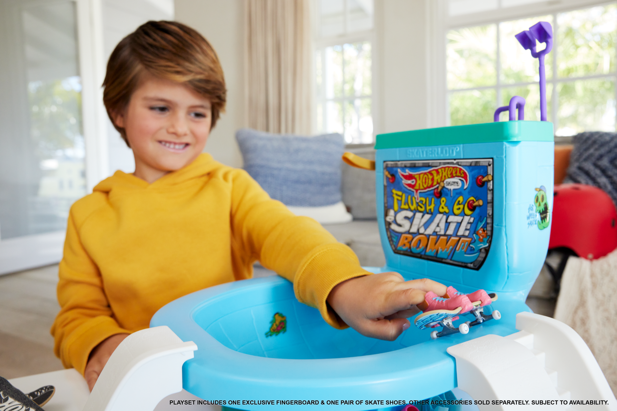 Hot Wheels Skate Flush & Go Skate Bowl Fingerboard Set With 1 Exclusive Board & Pair Of Removable Skate Shoes - Image 2