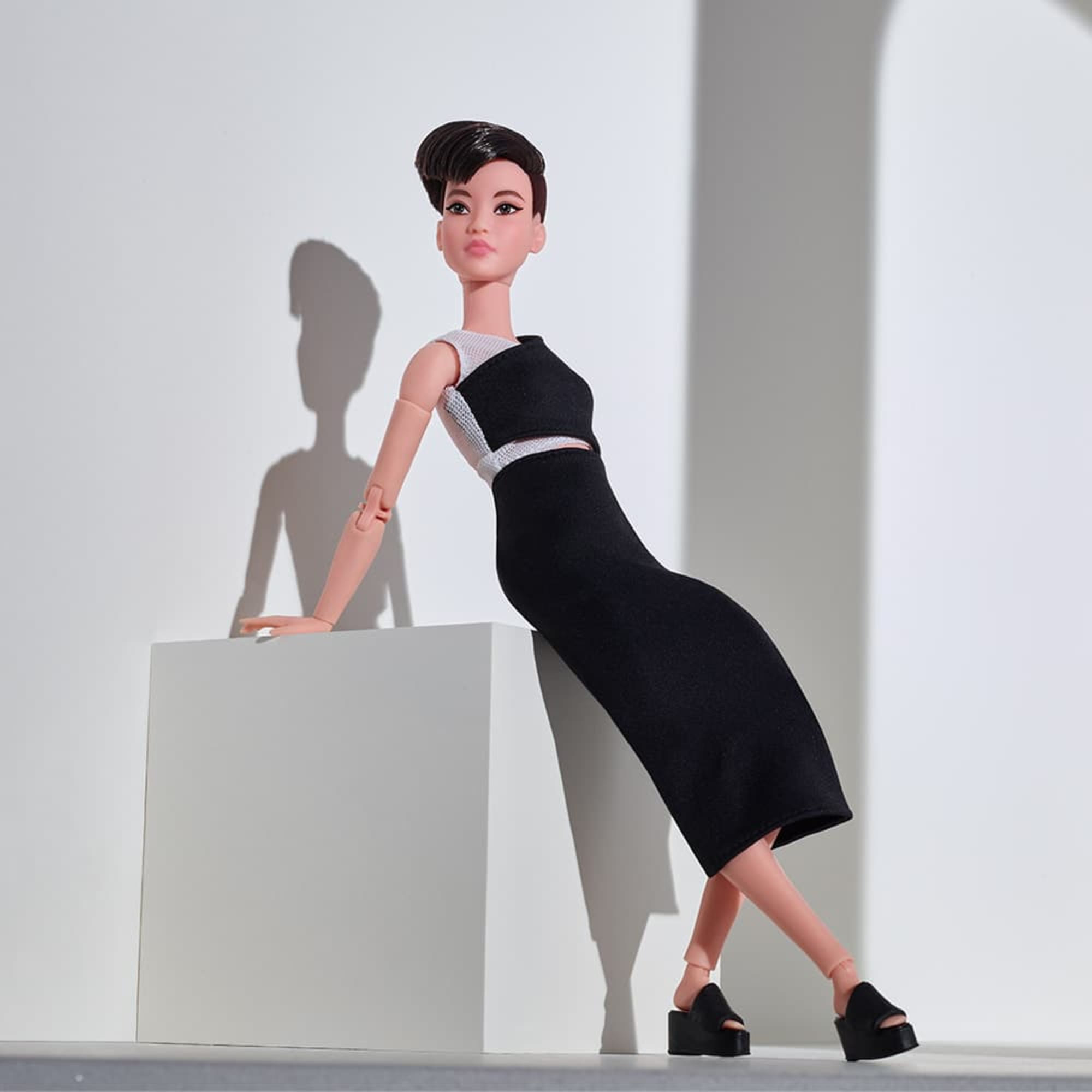 Barbie Looks Doll (Petite. Brunette Pixie Cut) - Image 2