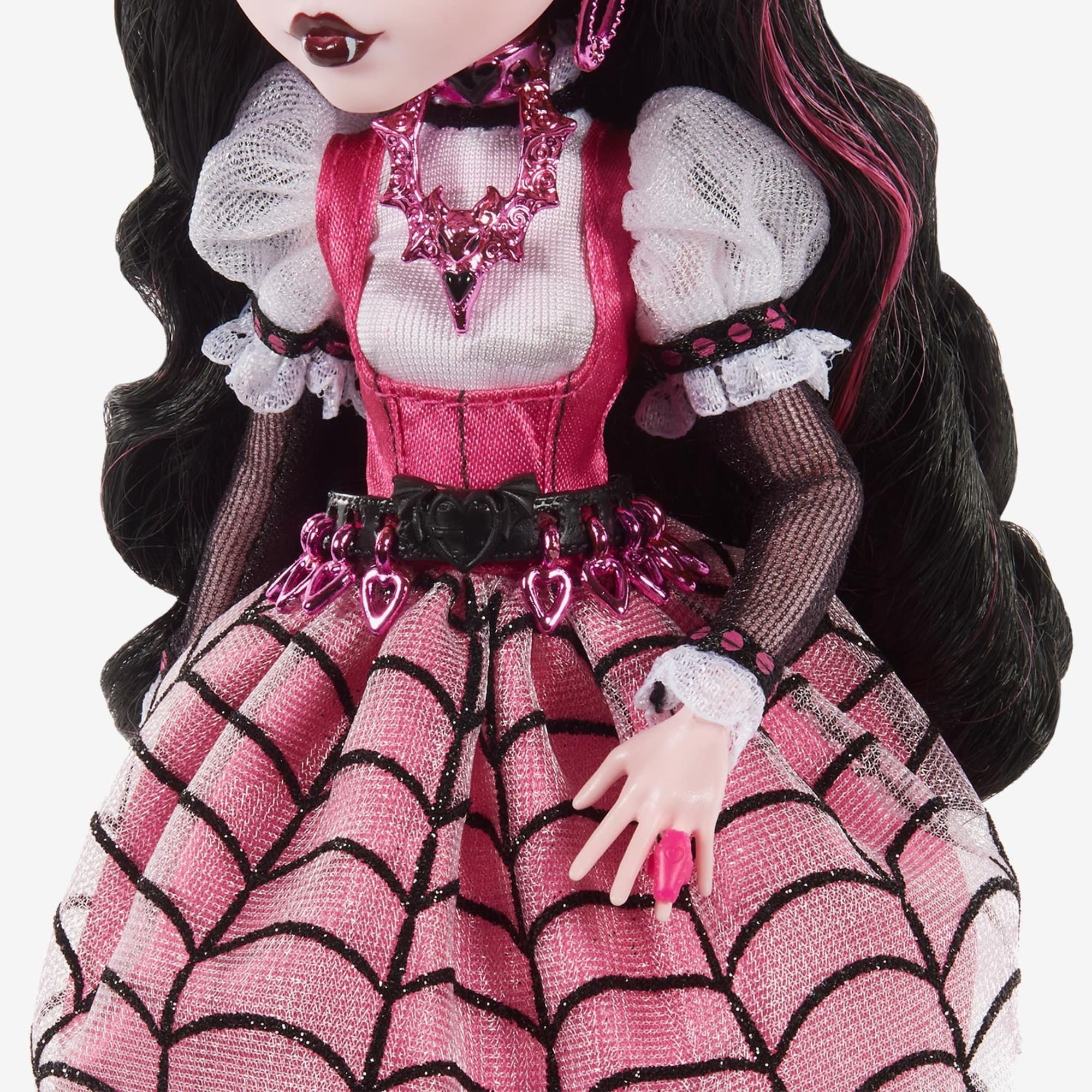 Monster High Haunt Couture Draculaura Doll - Image 3
