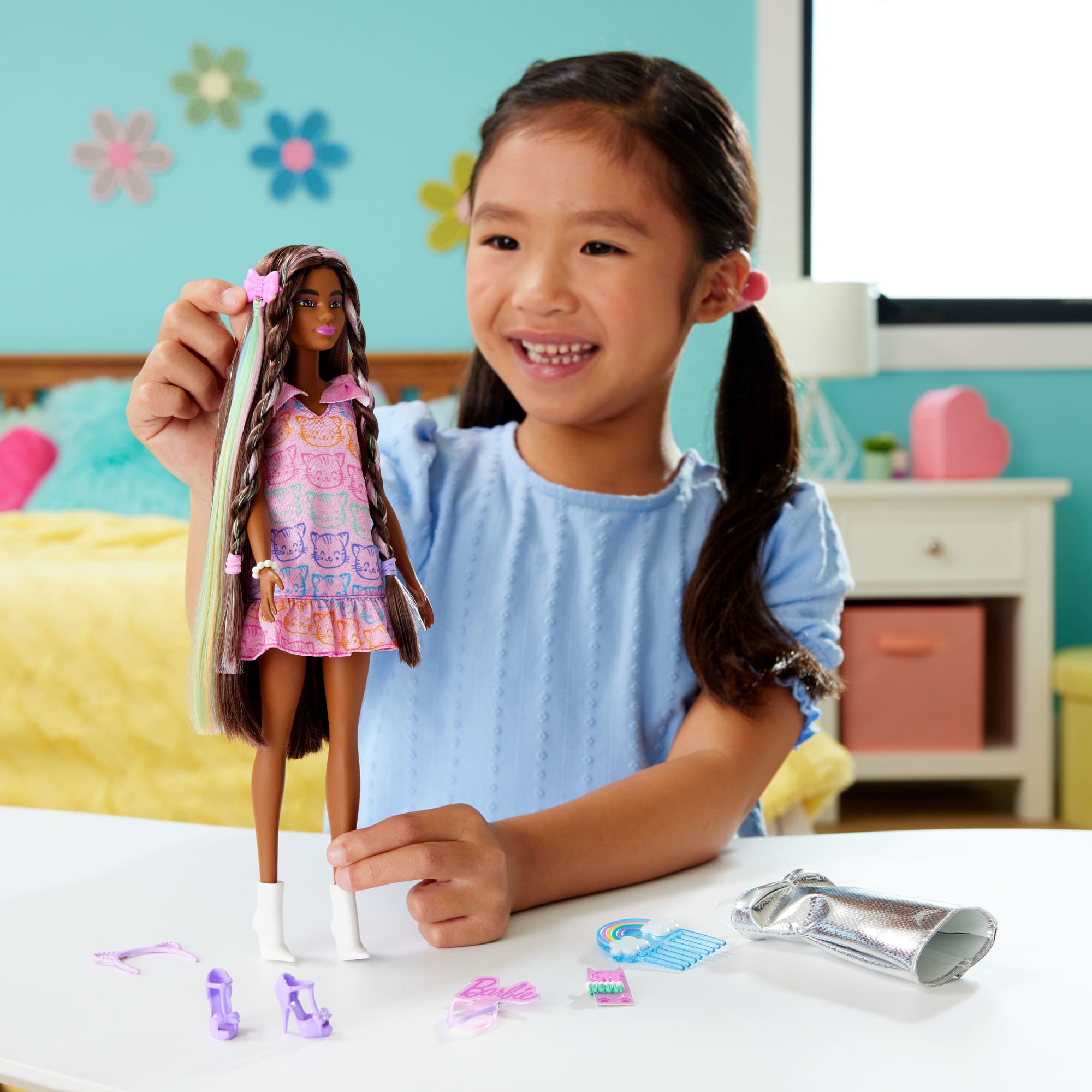 Barbie Fun & Fancy Doll & Accessories. Brunette Fashion Doll With Extra-Long Hair & 2 Looks - Image 2