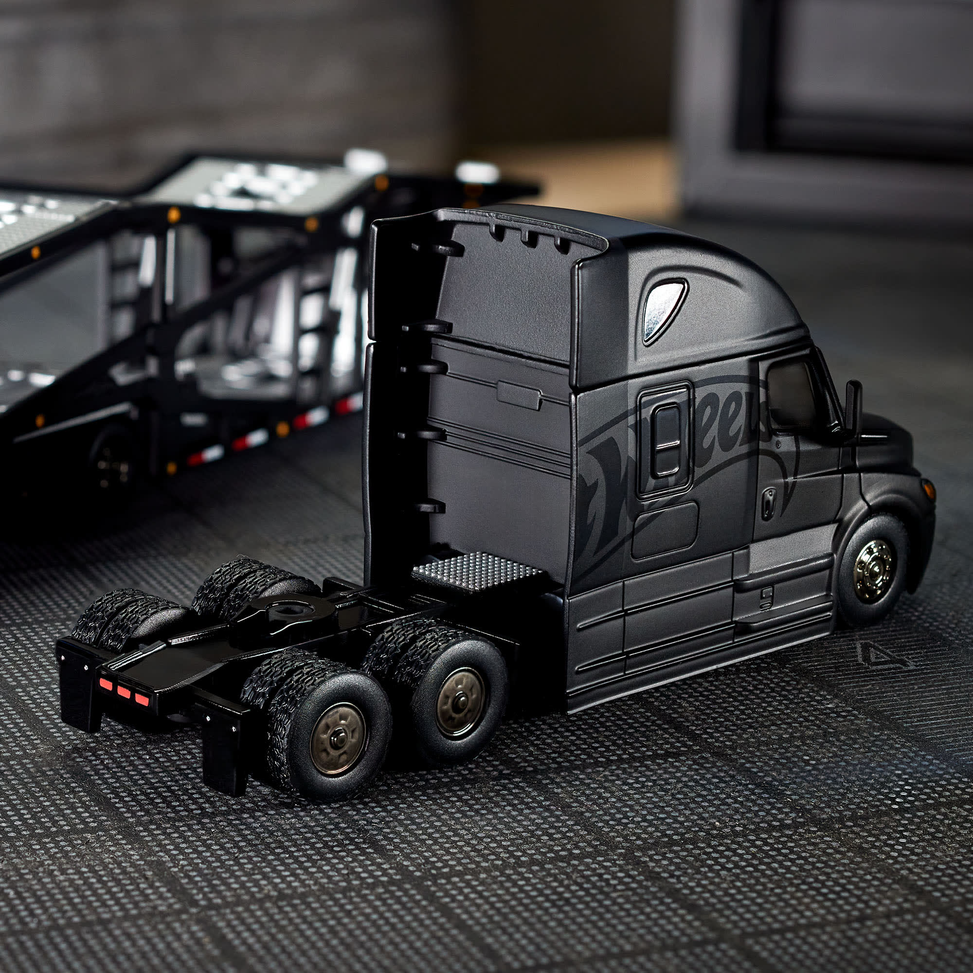 Hot Wheels Elite 64 Freightliner Cascadia - Image 4