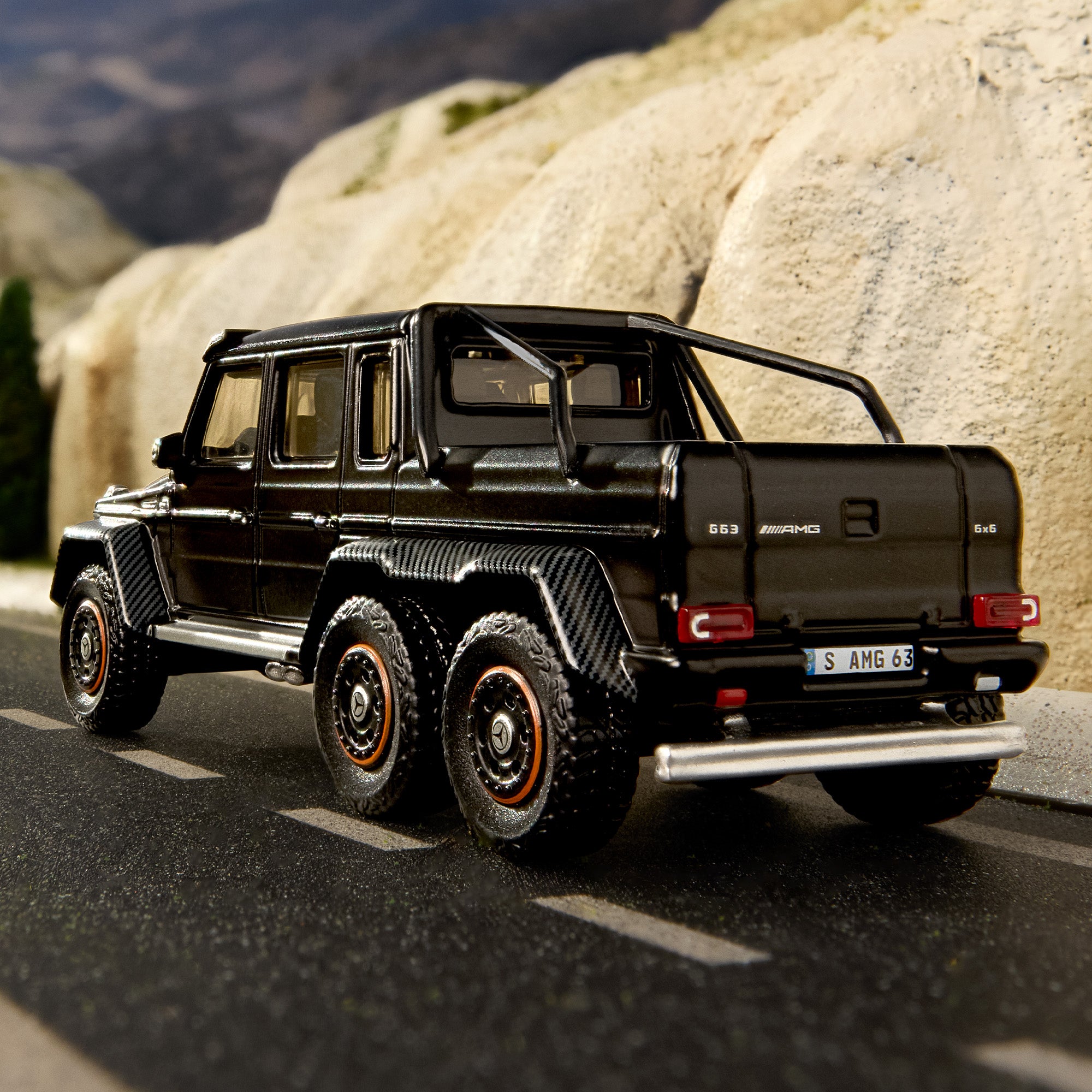 Hot Wheels Elite 64 Mercedes-Benz G 63 AMG 6x6 - Image 2