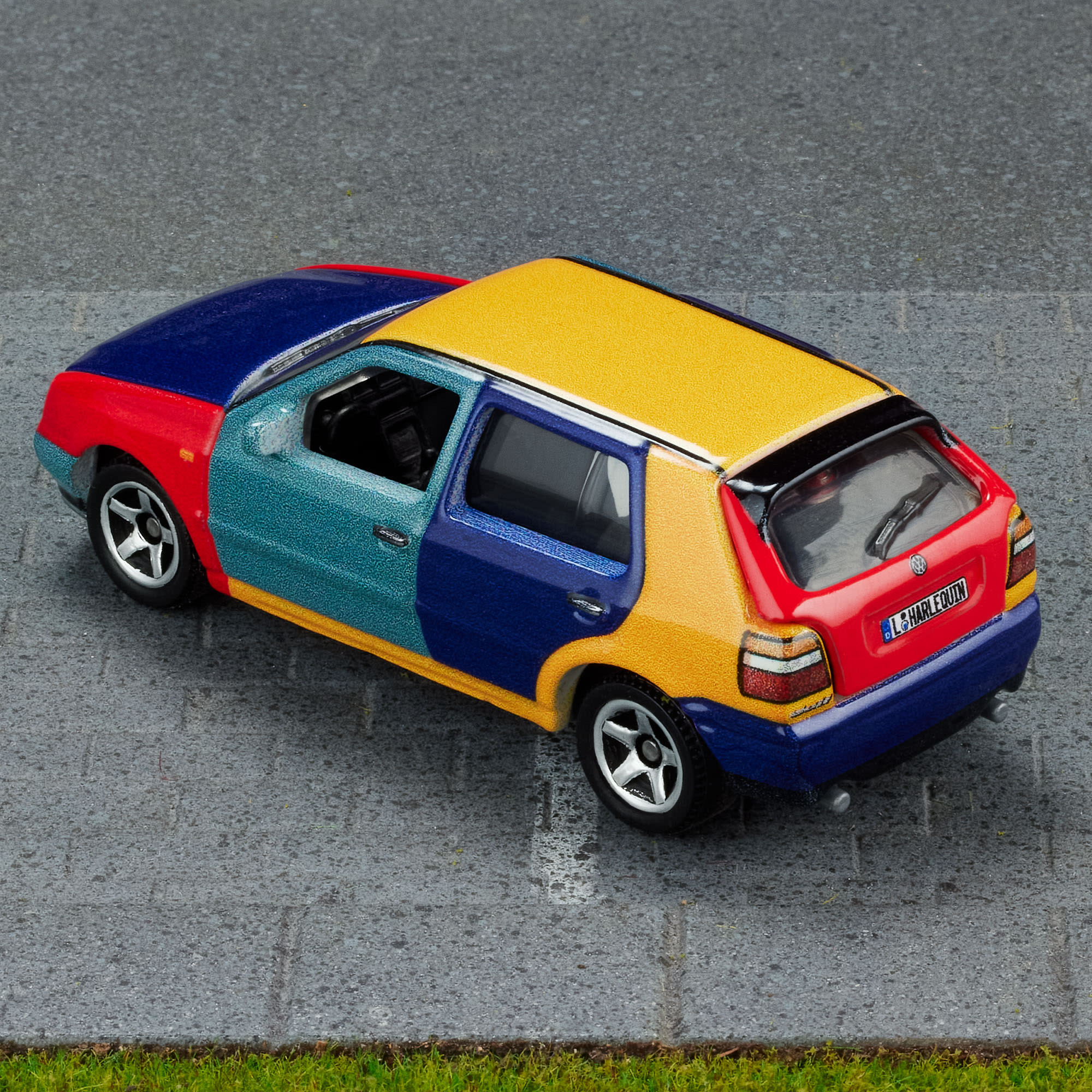 Matchbox 1995 Volkswagen Golf Harlequin - Image 12