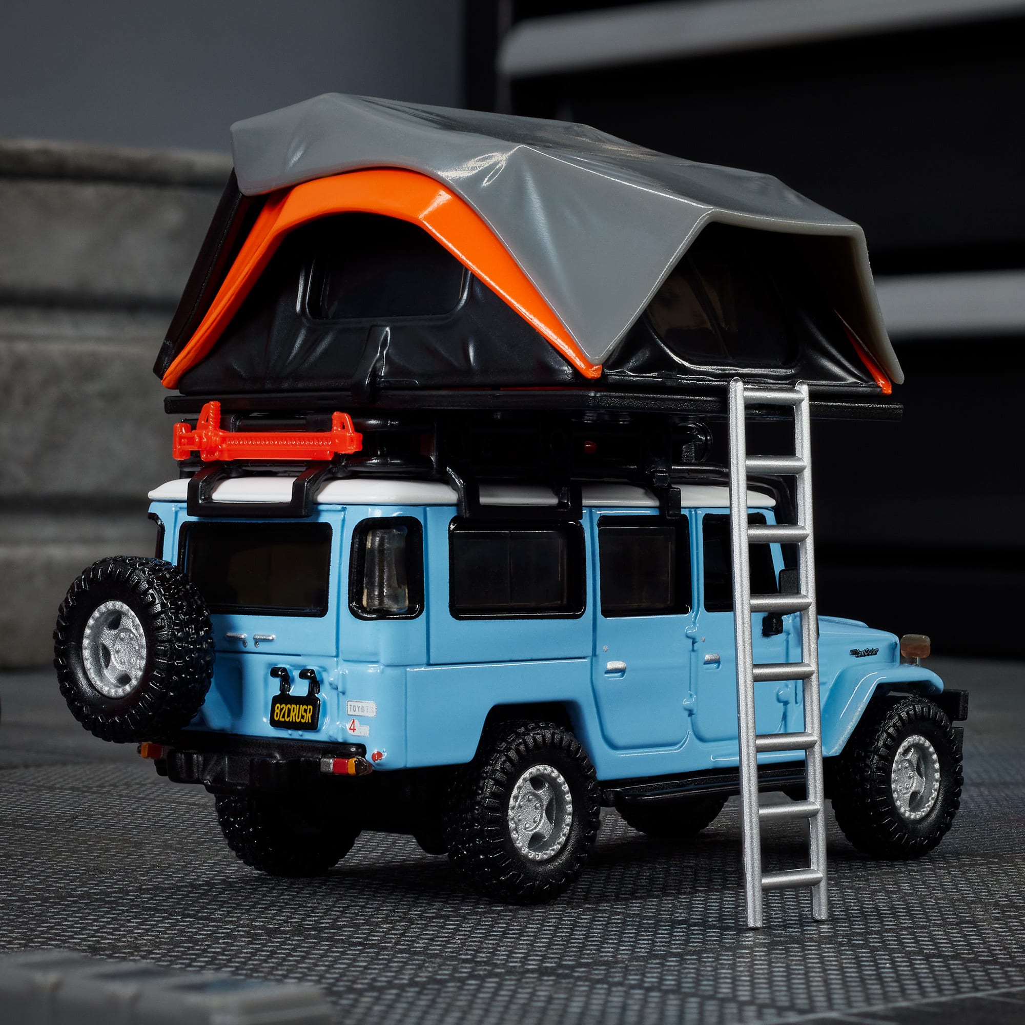 Hot Wheels Elite 64 Mod Shop 1982 Custom Toyota Land Cruiser FJ45 Troopy - Image 3